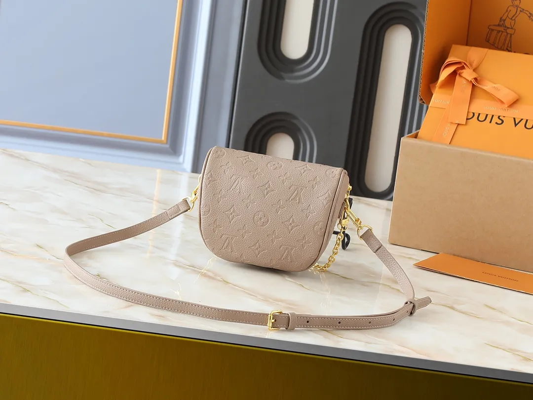💰200💰Upgraded from the original M46917 M82335 M83275 M82208 M82347 This Mini Bumbag handbag comes from the LV Gradient series and uses the Monogram embossing of Monogram Empreinte leather to render gradient midsummer colors. The on-trend construction features a zipped main compartment and a front pocket with a Louis Vuitton leather label. With the detachable chain and detachable and adjustable shoulder strap, it can be worn as a shoulder or cross-body bag. 17.0 x 12.0 x 9.5 cm (L x H x W) • Monogram Empreinte embossed soft-grained cowhide leather • Textile lining • Metal hardware • Zip closure • Zip front pocket • Shoulder strap: removable, adjustable • Half-length strap: 32.0 cm • Half-length strap adjustable to: 44.0 cm • Chain: Removable • Half-length chain: 20.0 cm