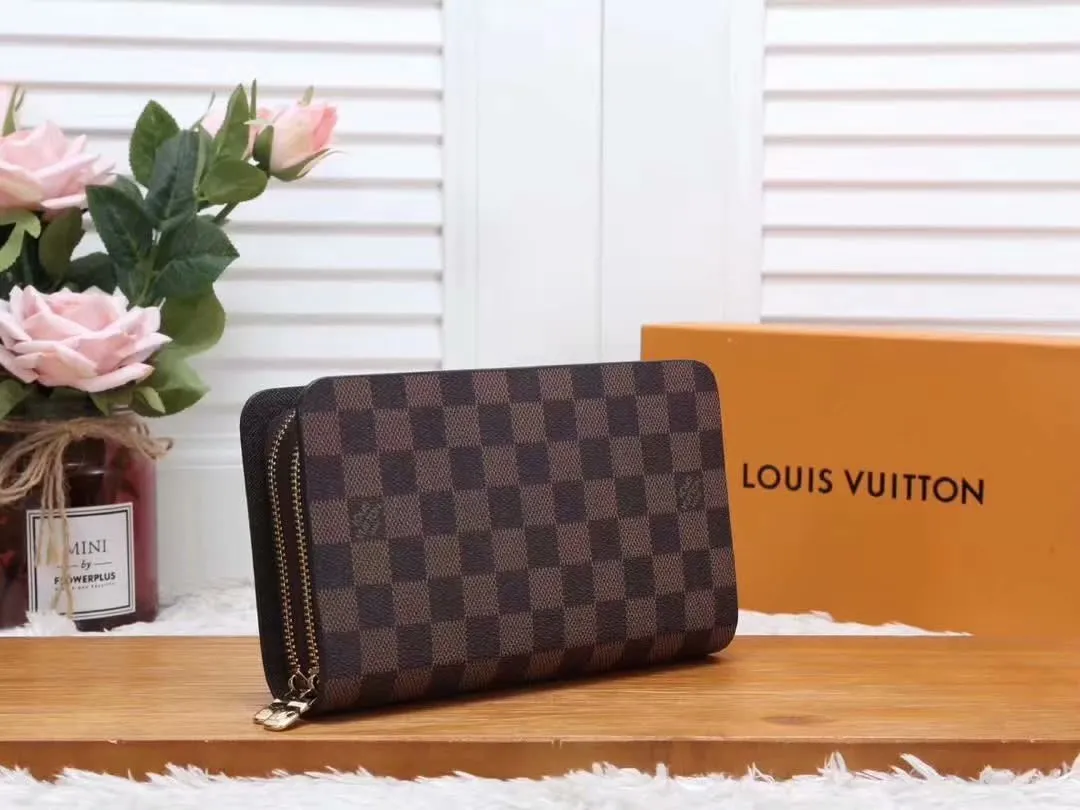 80 model number: M2012! LV Men's Double Pull Clutch [Size] 21.11.5 This exquisite Monogram canvas double pull wallet has a practical and spacious design that can hold credit cards, documents, change, banknotes, check books and pens. Zipper closure, zippered coin compartment for bills and passport, shiny gold-tone hardware.