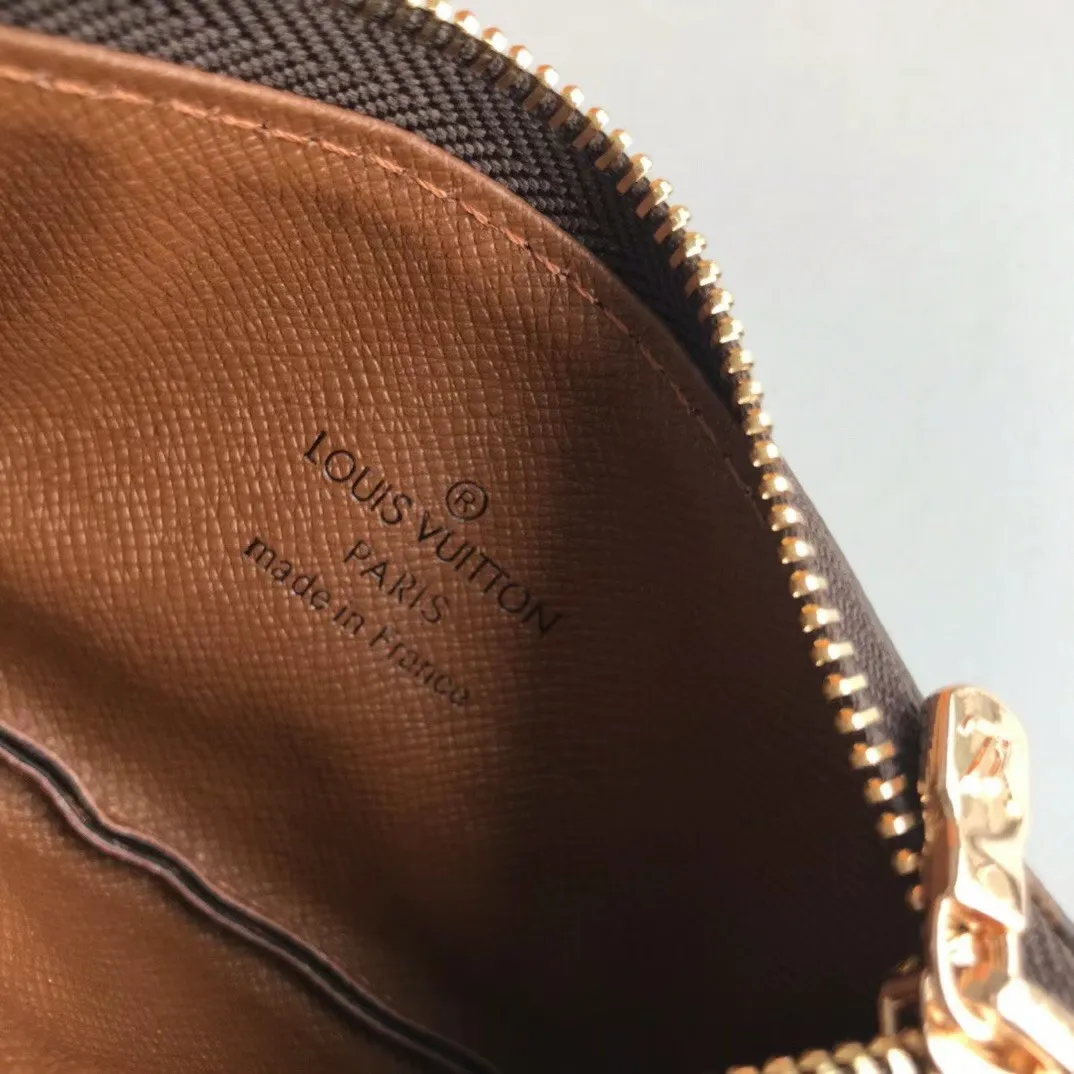 💰90💰This Damier canvas small leather bag can hold change and keys, and can be easily put into a handbag or clothing pocket. Key ring, key hook can be hung on the D-ring provided with most Louis Vuitton handbags, zipper closure, Damier canvas texture and embossed calfskin, shiny gold-tone hardware. 👏👏Model 62650, size: 12x7cm,