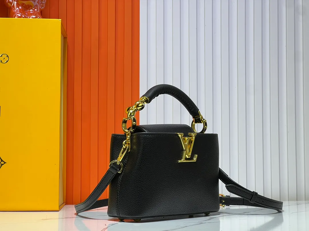 Batch 360💰Upgraded original M23943 M23944 M23945 M24698 M24989 This Capucines mini handbag incorporates exquisite Monogram flowers on the handle, presenting the three-dimensional look of the LV logo with delicate brushstrokes, injecting dazzling luster into the soft design. Full-grain Taurillon leather is designed to fit a smartphone, short wallet and other small essentials. Dimensions: Small 21.0 x 14.0 x 8.0 cm (L x H x W) Large 27x 17.5 x 9.0 cm (L x H x W)