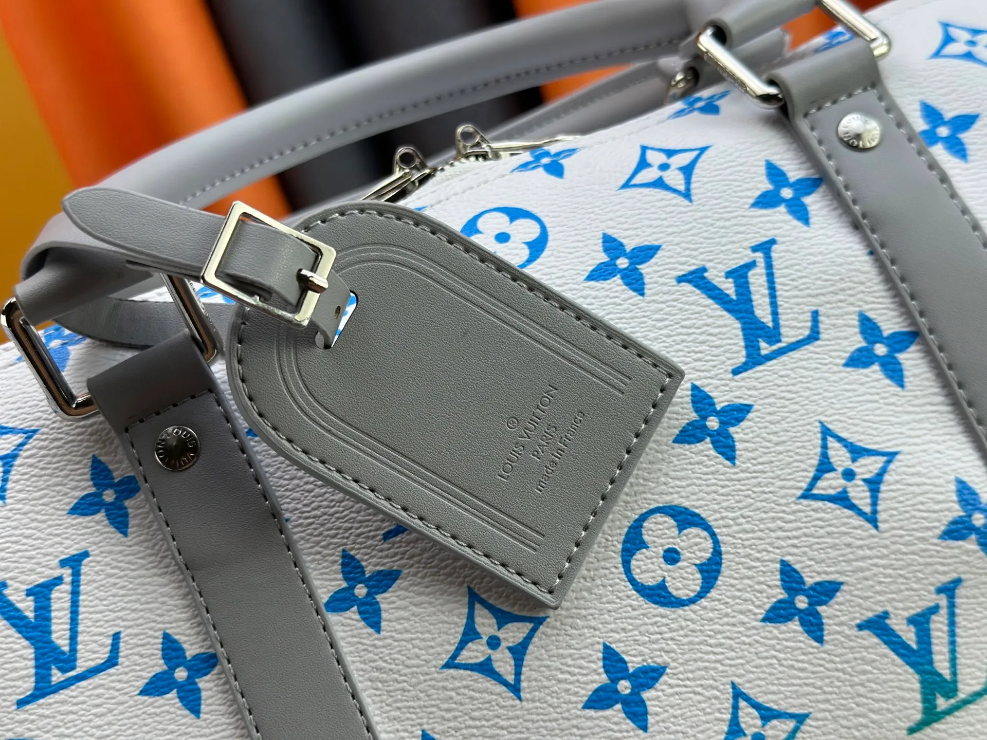 P340 M41418 M13915 upgraded original version new "louis vuitton" Iv travel bag louis vuitton Spacious capacity and adjustable shoulder straps are suitable for work, leisure or travel. High-definition hardware logo and interior compartments! Special lining. Smooth zipper, exquisite workmanship, every detail is in place! A must-have for men. Size: 45x27x20cm