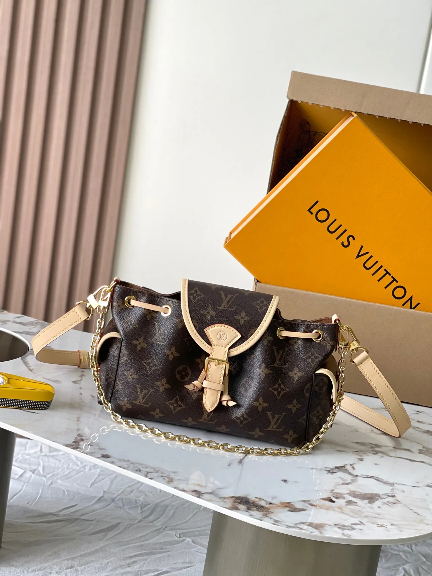 Tiao p1560 [Special grade MB original leather] This Odysée handbag Model: M25085 presbyopic 163C chip version Material: A-grade all-steel hardware, imported original fabric Packing: full set of original duty-free MB packaging Dimensions: 27 x 12 x 27 cm