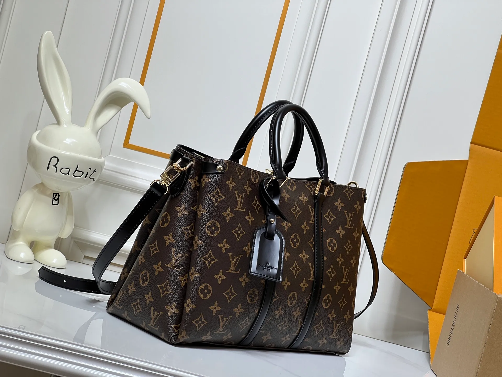 Batch 300💰Upgraded original version, new arrival OPEN HANDBAG handbag M44816 M44815 M44818 Black, bright red, presbyopia Open Handbag is made of selected Monogram canvas, decorated with classic details, including side branches and two-sided textured leather inlay, gold rivets and nails, classic leather luggage tag, top handle and detachable and adjustable length shoulder strap. Large 35x24x15, small 29.0×19.0×10.0cm