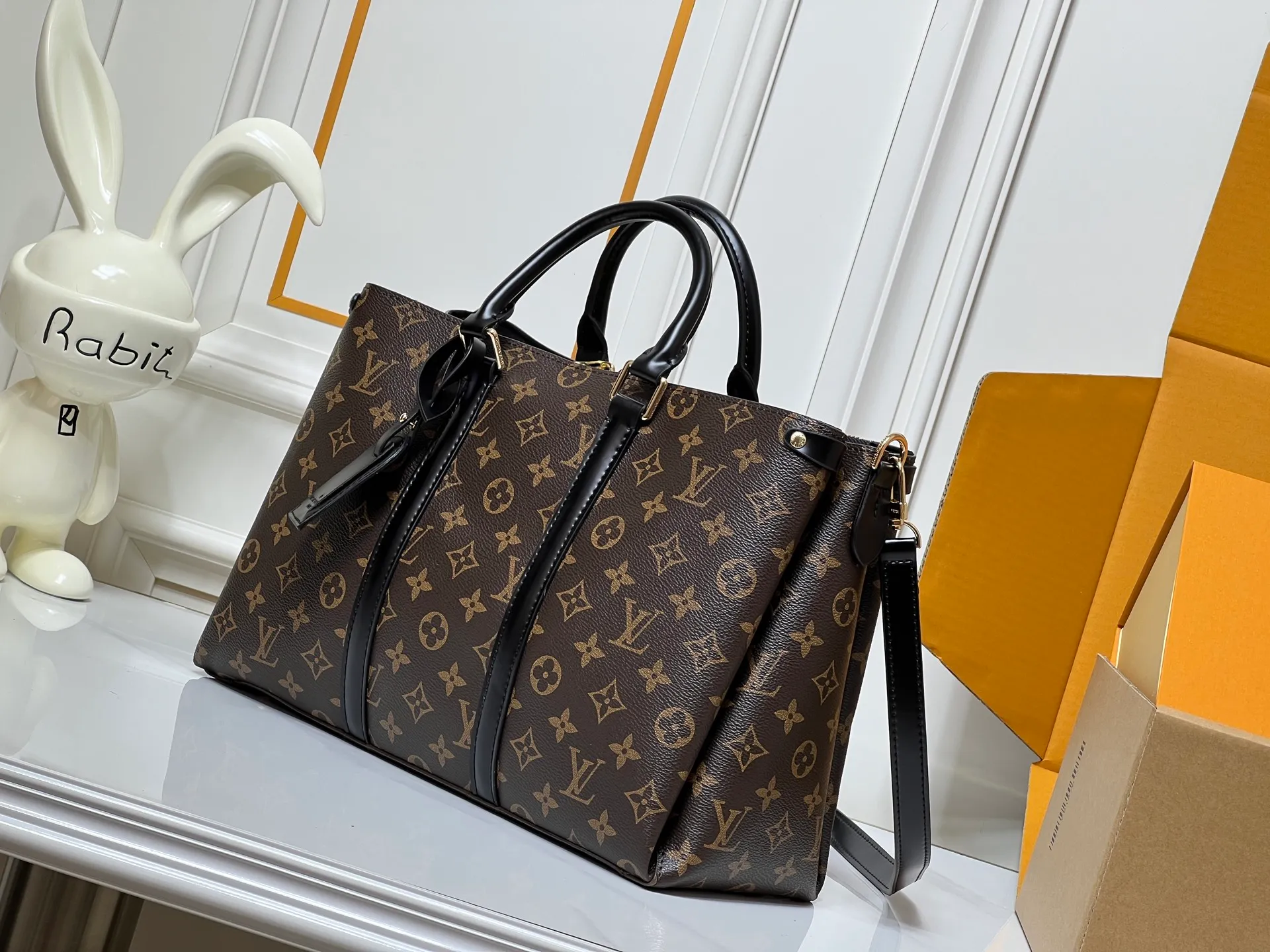 Batch 300💰Upgraded original version, new arrival OPEN HANDBAG handbag M44816 M44815 M44818 Black, bright red, presbyopia Open Handbag is made of selected Monogram canvas, decorated with classic details, including side branches and two-sided textured leather inlay, gold rivets and nails, classic leather luggage tag, top handle and detachable and adjustable length shoulder strap. Large 35x24x15, small 29.0×19.0×10.0cm