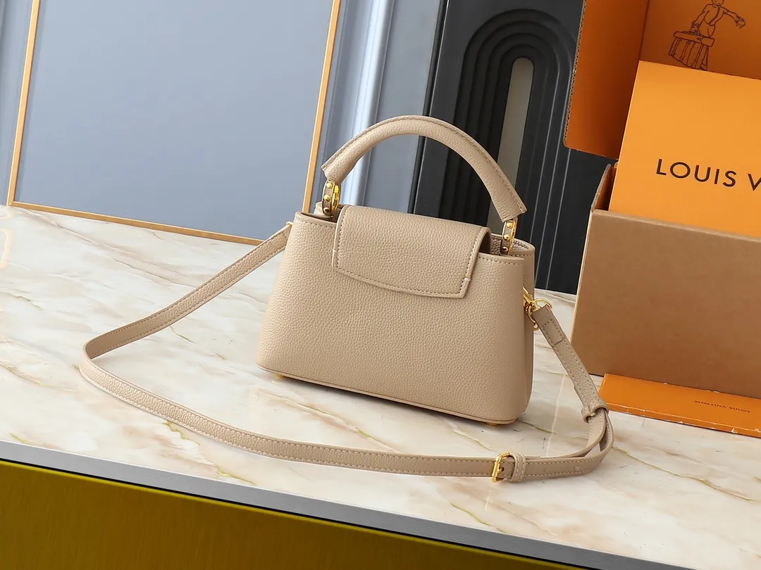 💰380💰Guangzhou goods Upgraded original M00014 M00013 M00015 [New size] This Capucines new size handbag shows soft beauty: Taurillon leather bag body with light-colored flap and top handle, enamel Monogram flower chain can also achieve a shoulder-carrying experience. Wear the slim leather strap to explore more styling possibilities. Dimensions 23.5x 14 x 8 cm (length x height x width)