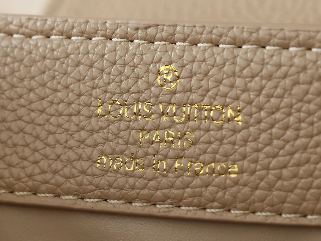 💰380💰Guangzhou goods Upgraded original M00014 M00013 M00015 [New size] This Capucines new size handbag shows soft beauty: Taurillon leather bag body with light-colored flap and top handle, enamel Monogram flower chain can also achieve a shoulder-carrying experience. Wear the slim leather strap to explore more styling possibilities. Dimensions 23.5x 14 x 8 cm (length x height x width)