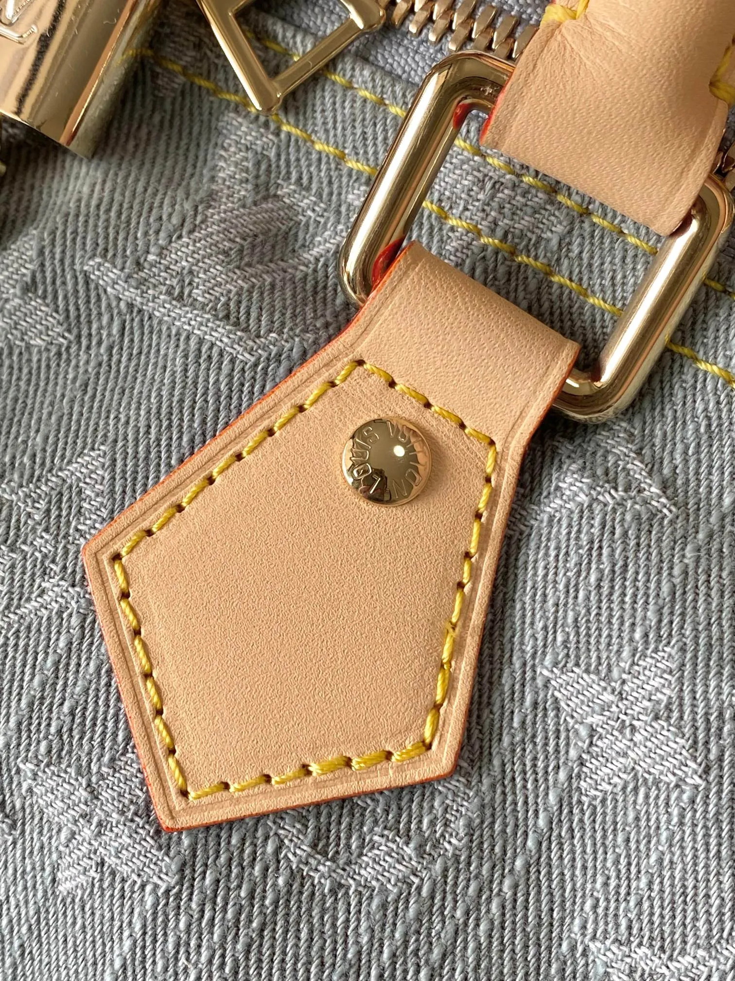 p2040 [Special grade MB163c chip version original leather] This Speedy Soft 30 handbag Model: M13344 Material: A-grade all-steel hardware, imported original canvas Packing: Full set of original duty-free MB packaging Dimensions: 21 x 17 x 30 cm