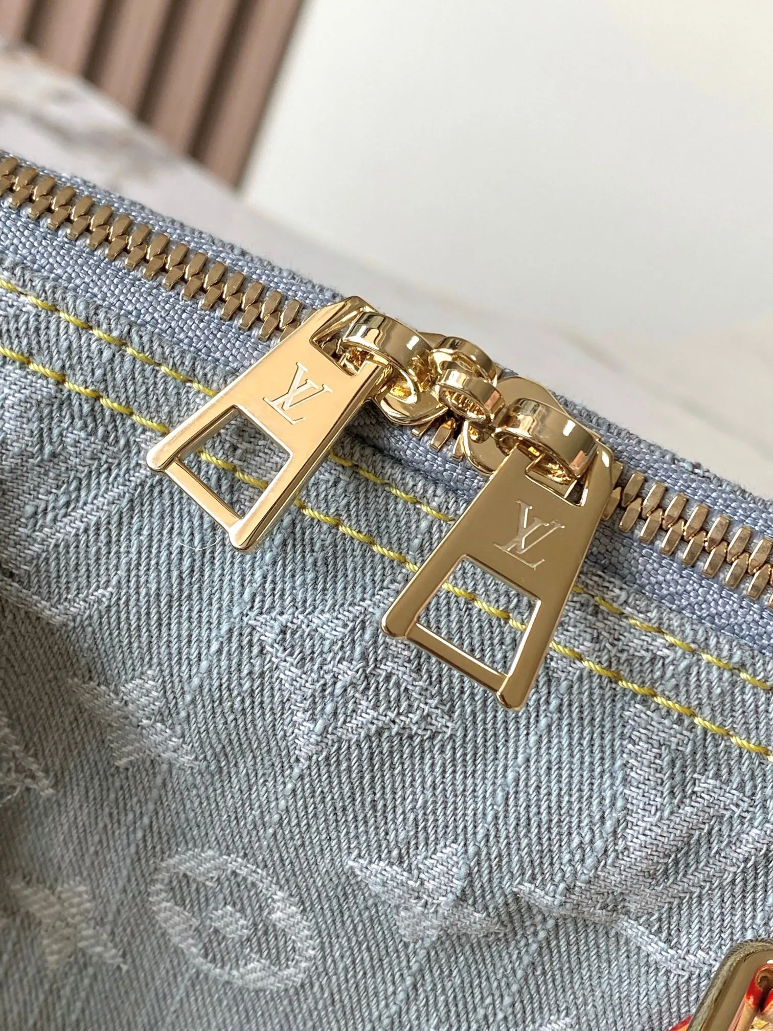 p2040 [Special grade MB163c chip version original leather] This Speedy Soft 30 handbag Model: M13344 Material: A-grade all-steel hardware, imported original canvas Packing: Full set of original duty-free MB packaging Dimensions: 21 x 17 x 30 cm