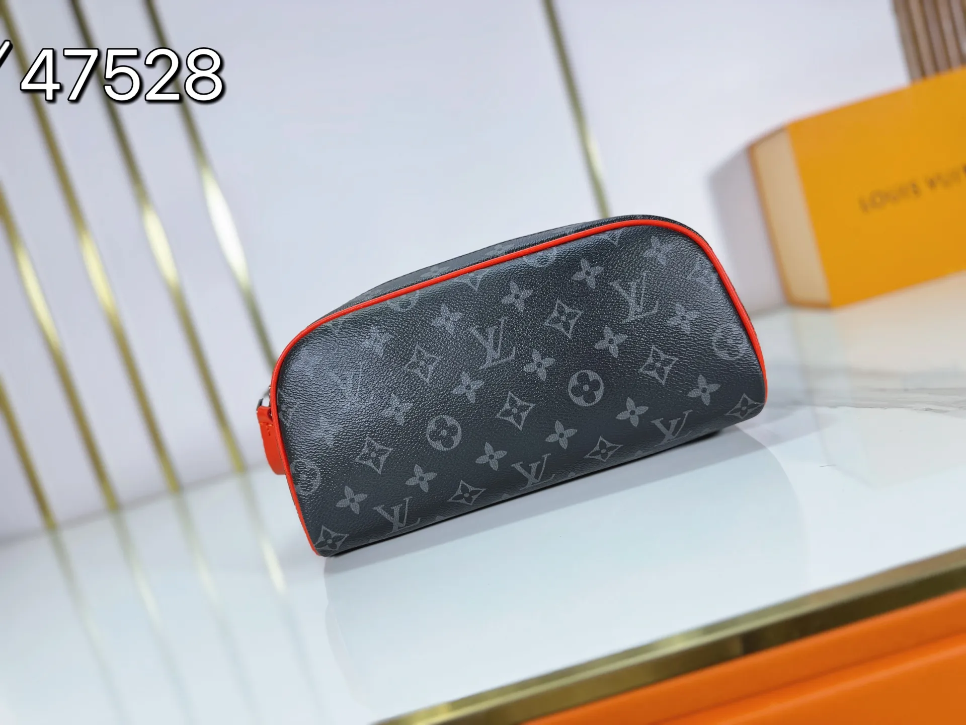 P200 upgrade original M15109 M15246 M26433 M12638 M12639 M12640 M12641 M12642 M12643 N00084 M12863 M13009 M13023 M11497 M59478 M44494 N40127 M46354 M11482 M12651 M47528 This Dopp Kit toiletry bag is made of Monogram Eclipse canvas, bringing a restrained choice for Monogram lovers. Plenty of space to store travel essentials, double zippers for secure protection, and wide opening for easy access. Dimensions: 28.0 x 15.0 x 16.5 cm (length x height x width)