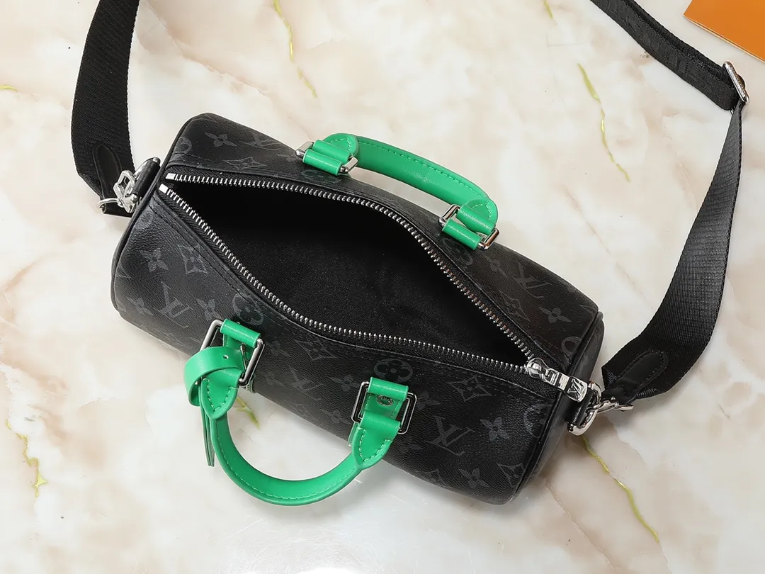 💰240💰Upgraded from the original M25855 M46271 N00148 M14026 M14919 M15076 M15428 M14078 M20900 This Keepall Bandoulière 25 handbag has the modern style of Monogram Eclipse canvas, with side straps, handles and name tags made of distressed metal parts and bright leather. The compact design is suitable for urban travel, and the rolled handles and removable and adjustable fabric shoulder strap allow for a variety of carrying options. Dimensions: 25.0 x 15.0 x 11.0 cm (length x height x width)
