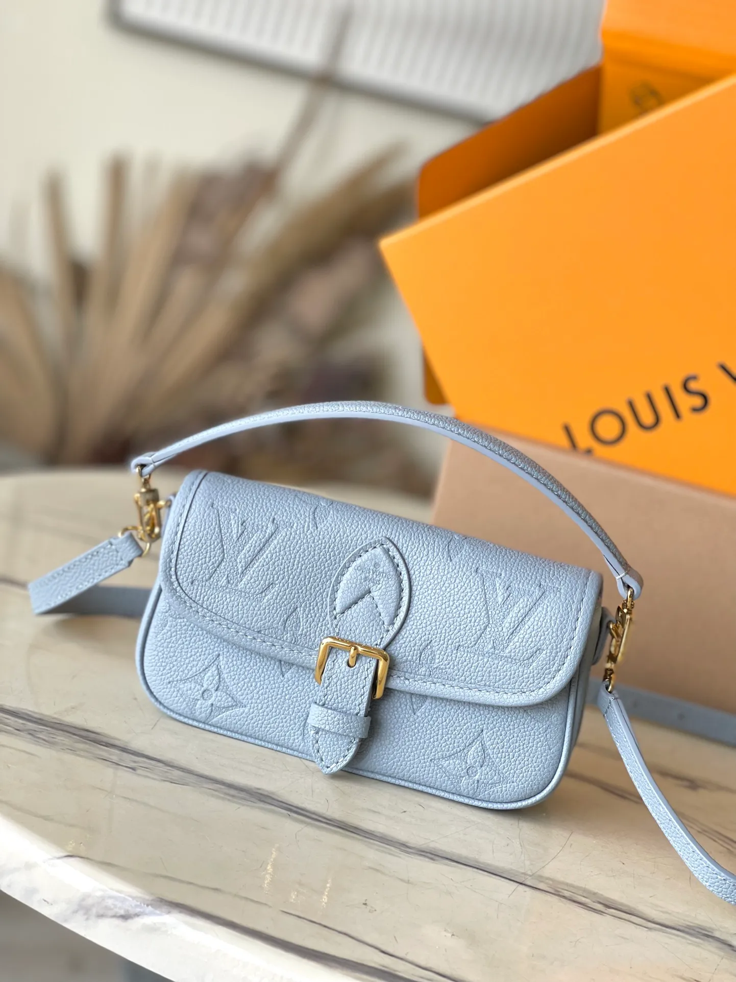 💰760 (top layer leather) top original order M83592 blue. Support counter inspection. The photos taken of duty-free goods are consistent with the product without opening the packaging. This product is an exclusive duty-free product in the market and is the highest-end product. Inspection is supported. This product has passed strict inspection and is flawless. Please wear gloves when touching the product. This product is not returnable or exchangeable. Please confirm the product first and then remove the label on the handle. This product is temporarily not open to the public, only regular customers, and is in short supply. Dimensions: 19 x 10.5 x 6 cm