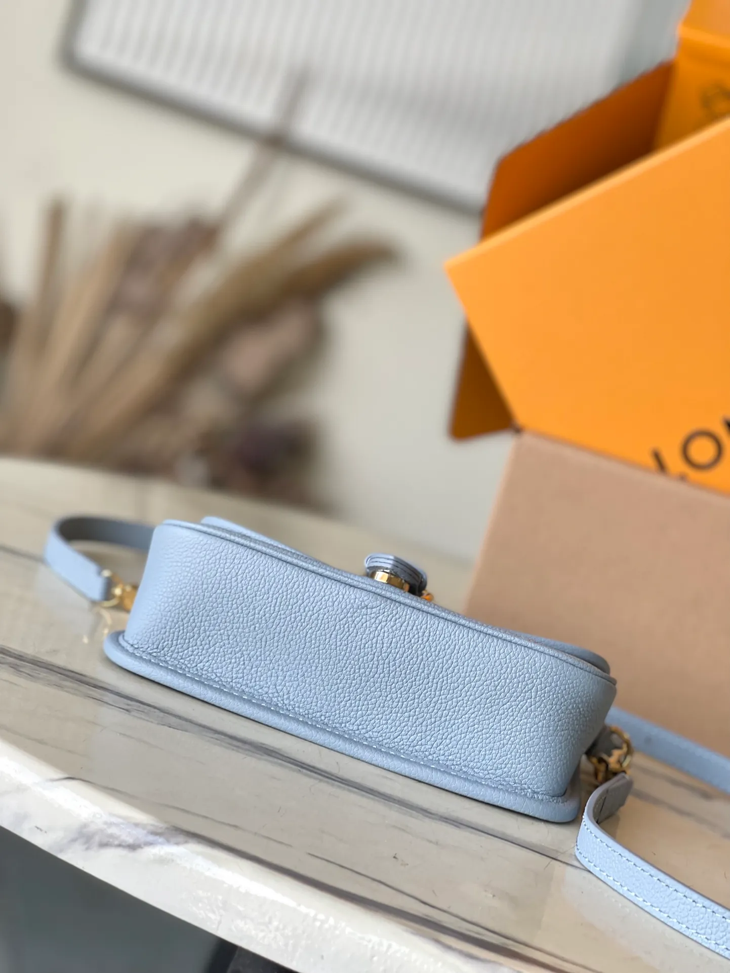💰760 (top layer leather) top original order M83592 blue. Support counter inspection. The photos taken of duty-free goods are consistent with the product without opening the packaging. This product is an exclusive duty-free product in the market and is the highest-end product. Inspection is supported. This product has passed strict inspection and is flawless. Please wear gloves when touching the product. This product is not returnable or exchangeable. Please confirm the product first and then remove the label on the handle. This product is temporarily not open to the public, only regular customers, and is in short supply. Dimensions: 19 x 10.5 x 6 cm