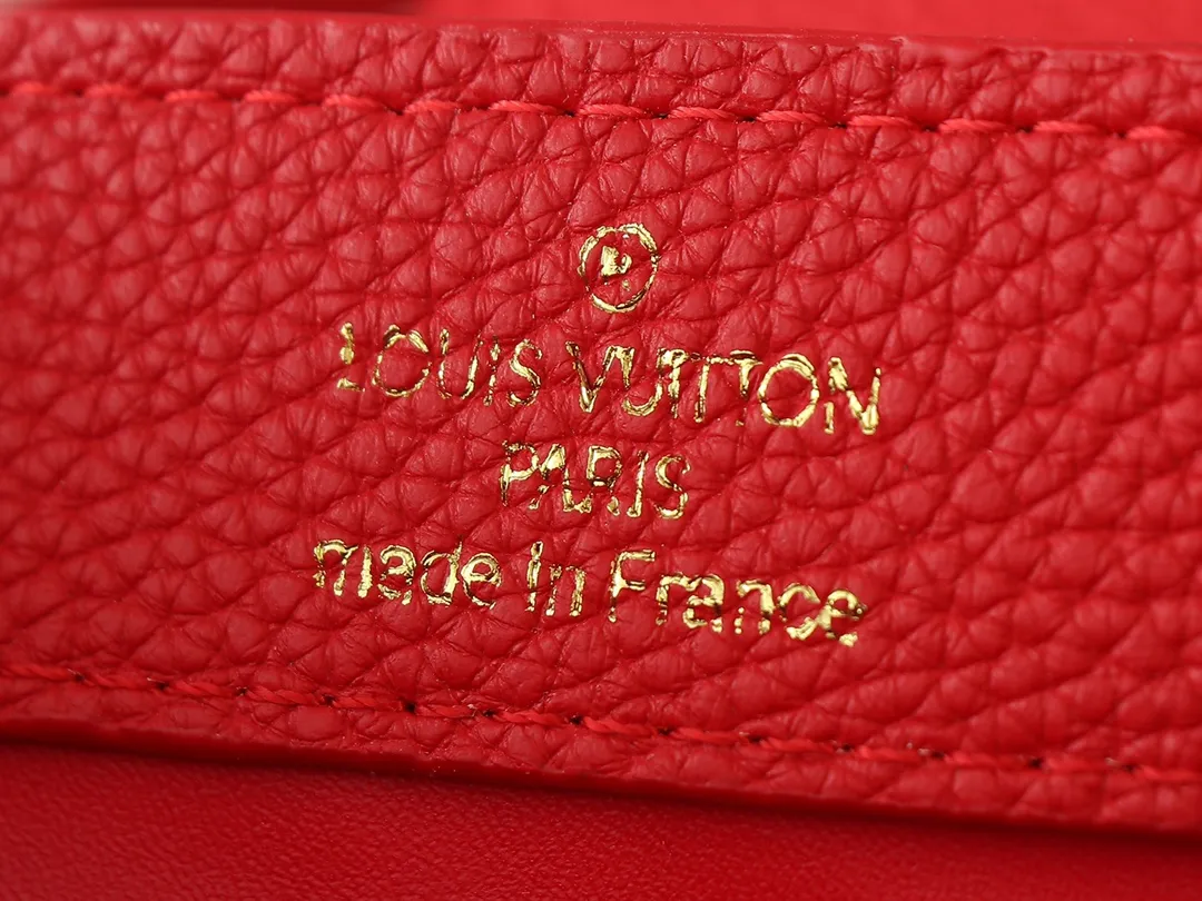 💰380💰Guangzhou goods Upgraded original M00014 M00013 M00015 [New size] This Capucines new size handbag shows soft beauty: Taurillon leather bag body with light-colored flap and top handle, enamel Monogram flower chain can also achieve a shoulder-carrying experience. Wear the slim leather strap to explore more styling possibilities. Dimensions 23.5x 14 x 8 cm (length x height x width)