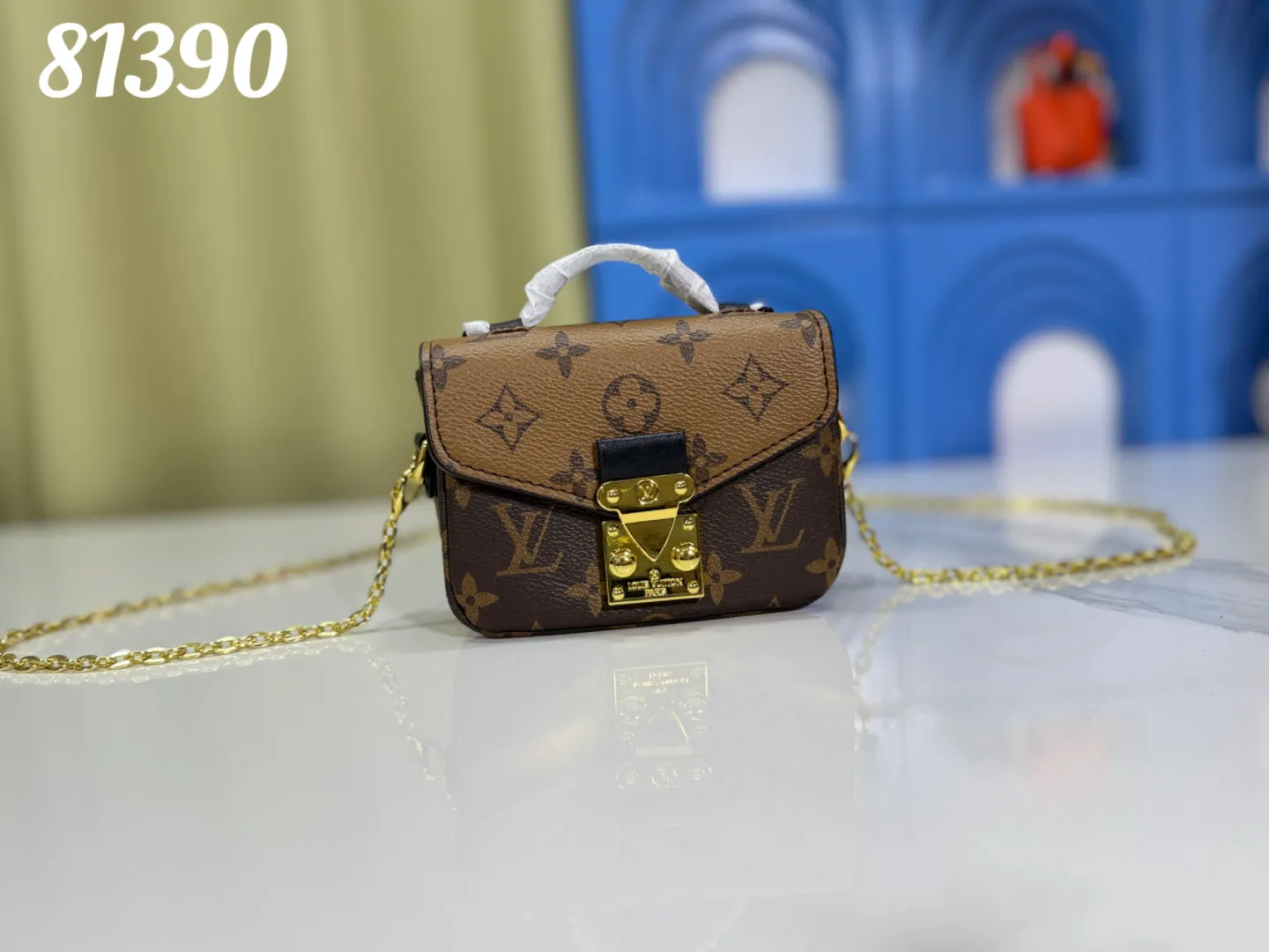 P200 upgraded quality💥M81390 M46279 M40708 This Micro Métis chain bag is made of soft Monogram Empreinte, and condenses the classic Pochette Métis handbag design into a pocket size. The S-lock lock is derived from Louis Vuitton's traditional hard trunk and continues the iconic element of the Métis series. Dimensions: 14.0 x 11.0 x 3.5 cm (length x height x width)