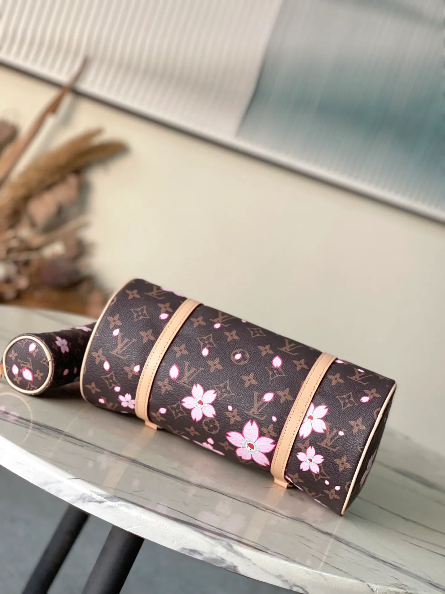💰900 Top Original Order M13097 This Papillon handbag is made of Monogram coated canvas and leather trim to create a cylindrical configuration, and is cleverly connected to its pocket version through metal parts. The Cherry Blossom pattern of the Louis Vuitton Dimensions: 27 × 11 × 13 cm