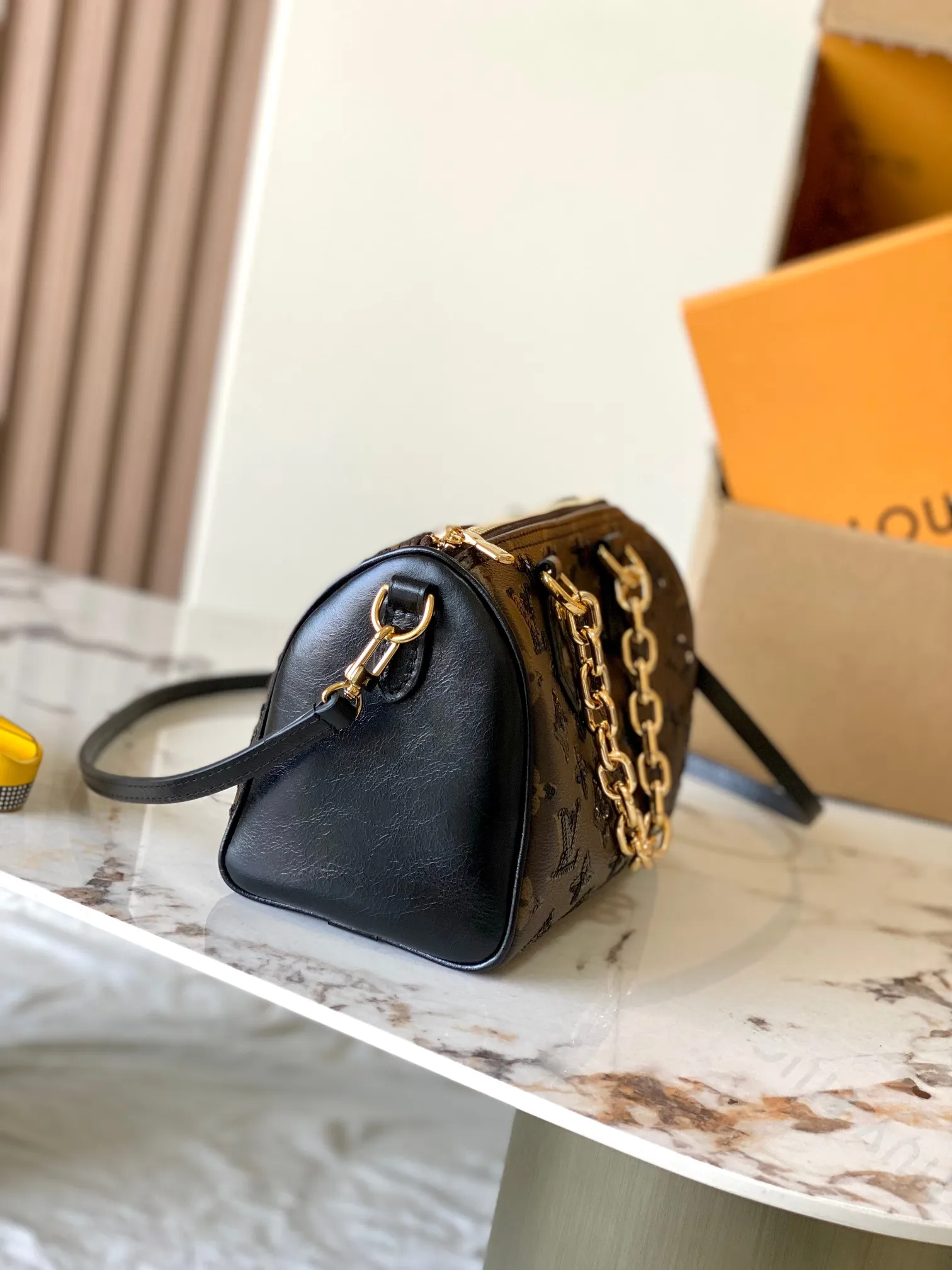 p1480 [Special grade MB163c chip version original leather] This Speedy Bandouliere 20 handbag Model: M26314 presbyopia sequins Material: A-grade all-steel hardware, imported original cowhide Packaging: full set of original duty-free MB packaging Size: 20.5x 15x 13 cm