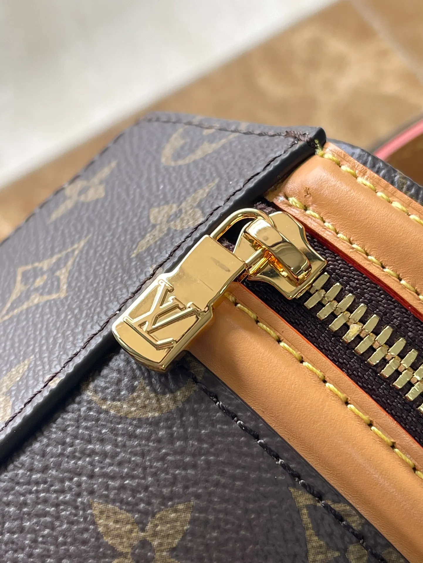 💰840 Top original order M82952 This Nano Cannes handbag is made of Monogram canvas with a round and simple structure. It coincides with makeup design. The leather trim and embossed logo on the label are richly detailed, and the handles and detachable and adjustable shoulder strap allow for a variety of carrying styles. Dimensions: 14.5 × 14 × 12 cm