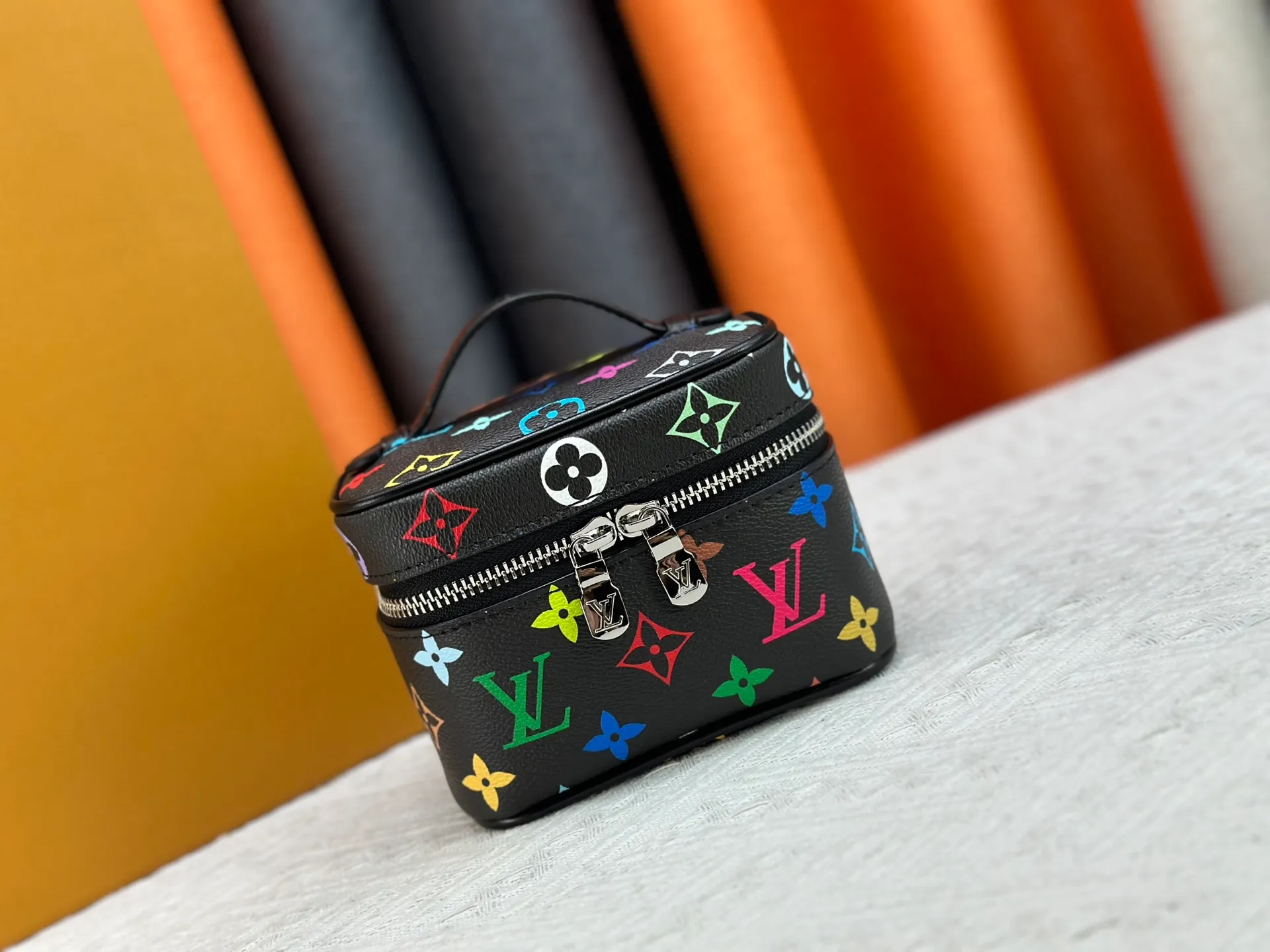 P220 Upgraded original M13747 M44495 M42265 M44936 M42263 lv Murakami Nice mini Nano cosmetic bag with Monogram printing and 33 colorful colors. In 2025, Murakami and LV jointly launched the white tricolor and black tricolor twelve pieces, which are very popular around the world and are loved by celebrities and celebrities. Dimensions: 14 x 10.2 x 8.5 (LxHxW)