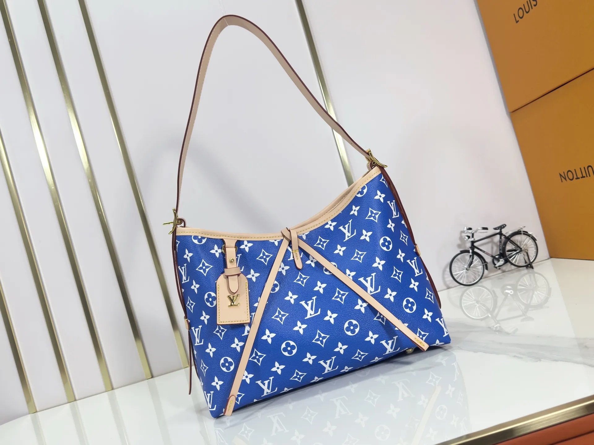 P280 upgraded original M24861 M25143 M46203 M46197 Colorful, legendary CarryAll medium handbag, with Monogram canvas and leather trimming to create a body-fitting design. There's a zipped pocket inside the ample space, and a detachable zipped clutch adds a functional element, with a buckle-adjustable handle. Small size: 29 x 24 x 12 cm,