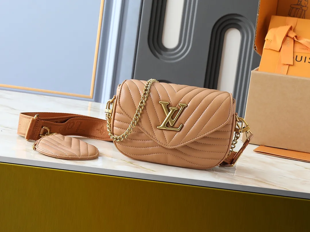 💰220💰Upgraded from the original M53936 M56461 M56466 M56471 M56468 Multi Pochette New The Wave handbag is made of smooth and soft quilted calf leather. It has a dynamic design, adjustable shoulder straps, antique gold metal accessories, bronze gold chain inscriptions and striped jacquard shoulder straps. It can be worn cross-body to provide a variety of carrying methods. The coin-shaped round bag on the shoulder strap can hold keys, change, etc. Size:19/14/5cm