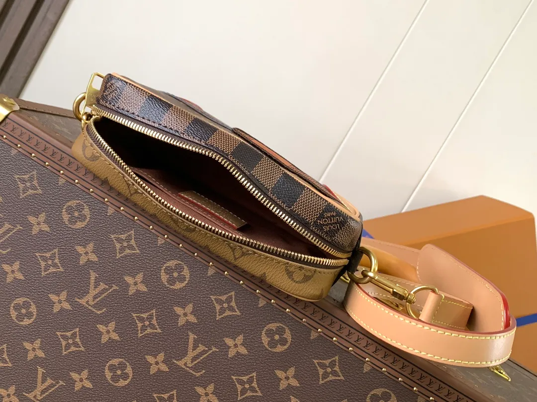 💰1060 Top original order M26020 Top original order Transcoding chip 163C This Trocadéro mini handbag is made of coated canvas, with Monogram and Damier patterns lighting up the collage design. Reinforced leather corners establish recognition, continuing the brand's inspiration for cross-body bags created in the 1980s, and the detachable and adjustable shoulder strap allows for a variety of carrying methods.  Dimensions: 13 x 6.5 x 20 cm (height x width x length)