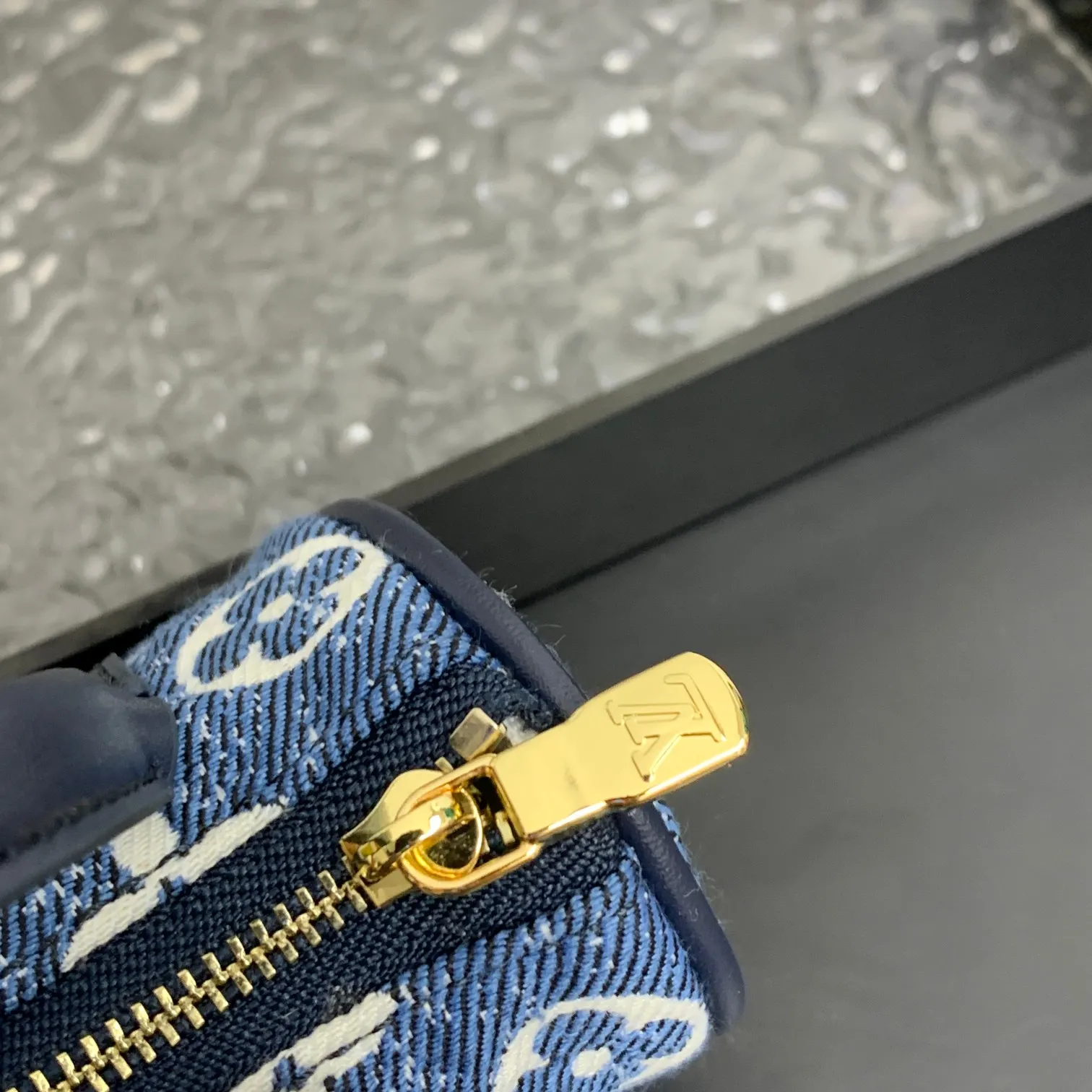 💰200 shipped😍 MINI KEEPALL bag charm and keychain ☀️Louis Vuitton Louis Vuitton lv mini pillow bag pendant ☀️This Mini Keepall bag charm and keychain condenses the classic handbag configuration, boldly showing the spirit of adventure. Monogram canvas with LV inscribed hook buckle, whether hung on a belt or handbag, its zipper closure and built-in keychain ensure secure storage