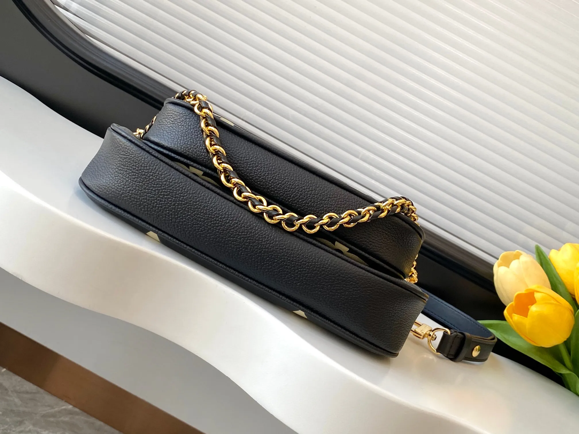 💰940 (top layer leather) top original single dynamic transcoding chip [three-piece mahjong bag] New full leather printing Highly practical in stock M22670 green M45777 black silk screen M80399 black embossed M80447 white embossed M45777 black silk screen M80447 white silk screen M45777 apricot embossed M45777 apricot silk screen M46093 color pink M46180 color blue [three-piece mahjong bag] New full leather printing Highly practical in stock M46569 off-white new version M45777 black silk screen M80399 black embossed M80447 white embossed M45777 black silk screen M80447 white silk screen M45777 apricot embossed M45777 apricot silk screen M46093 color pink. It is a must-have for celebrities and fashionable people. It has a very high appearance rate. It is not restricted by seasons. It is very suitable for matching clothes no matter what season. Carrying a three-piece mahjong bag will instantly transform you from an amateur to a fashion "blogger" who knows how to dress. Large: 23.5×13×4.5cm. Small: 18.5×11×4.5cm. 80%. A must-have for celebrities and fashionable people. It has a very high appearance rate. Not restricted by the season, it is very suitable for matching clothes no matter what season. Carrying a three-piece mahjong bag will instantly transform you from an amateur to a fashion "blogger" who knows how to dress 😎 Large: 23.5×13×4.5cm Small: 18.5×11×4.5cm 80%M It is a must-have for celebrities and fashionable people and has a very high appearance rate. Not restricted by the season, it is very suitable for matching clothes no matter what season. Carrying a three-piece mahjong bag on your back will instantly transform you from an amateur to a fashionable "blogger" who knows how to dress well 😎 Large: 23.5×13×4.5cm Small: 18.5×11×4.5cm 80%