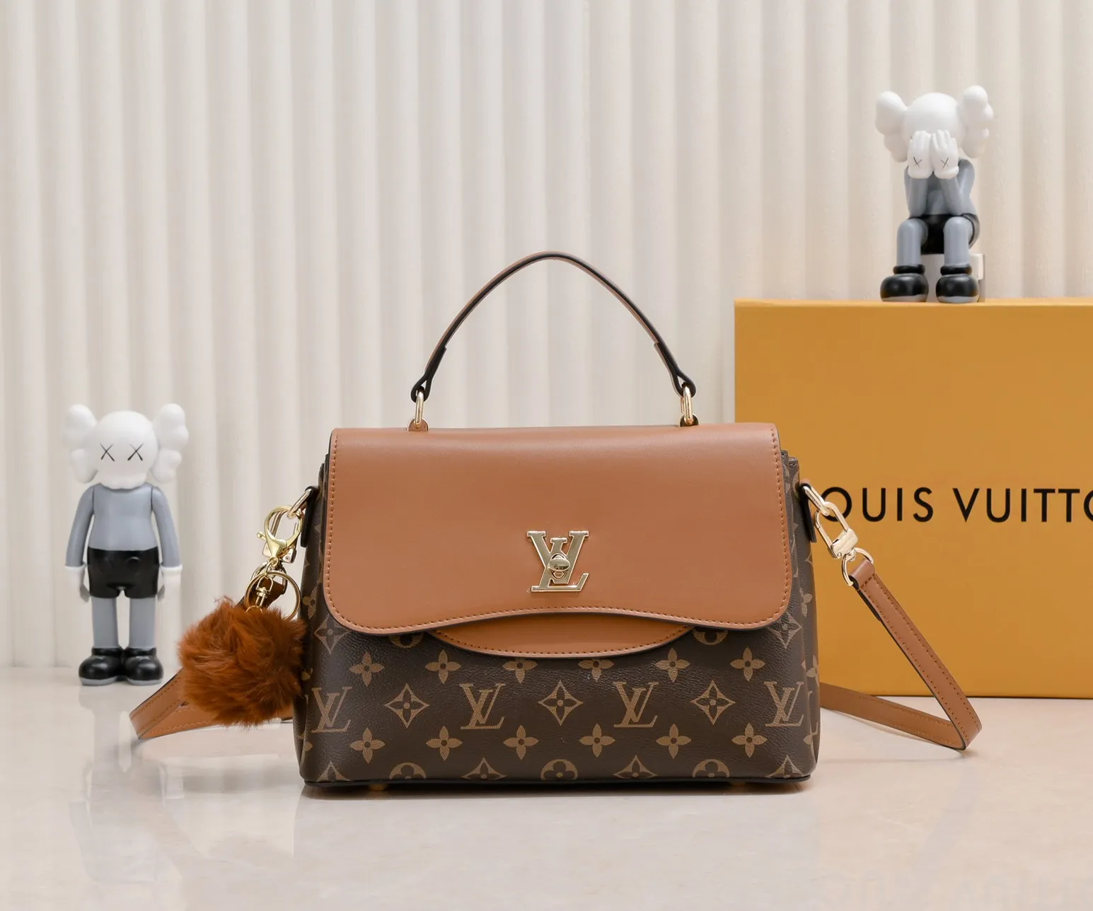 ¥500💰 Exclusive real shot-upgraded version ‼ ️New spring and summer products☀️ 💥Louis Vuitton 2023 popular practical and fashionable handheld crossbody model💪 Model: 56122🎉Color matching latest style Métis The unique shape exudes elegance. Presbyopic/yellow/original cowhide with original buckle hardware, made of soft Monogram canvas, has multiple practical pockets and three compartments. Size: length 27x height 18x ​​width 12cm