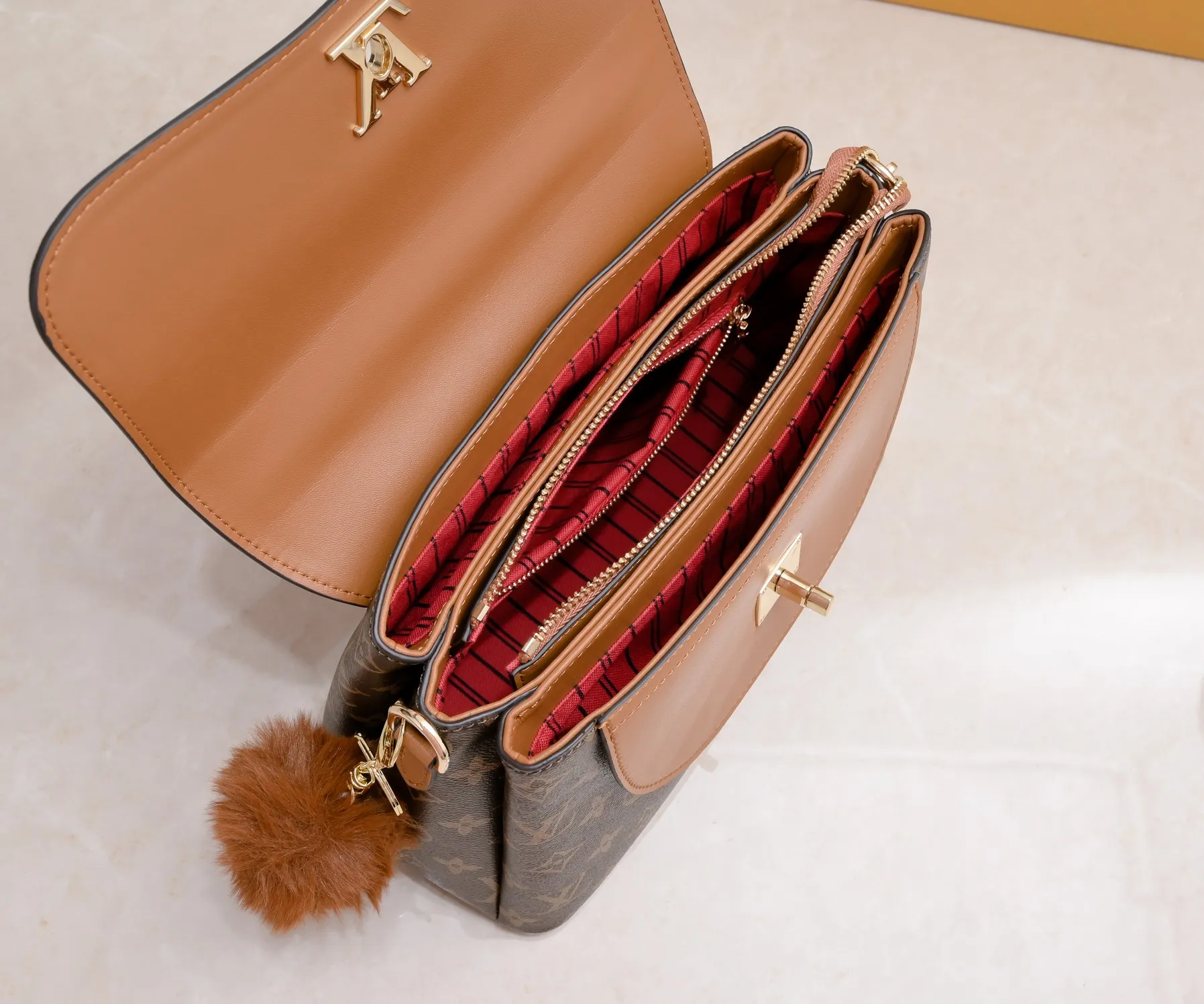 ¥500💰 Exclusive real shot-upgraded version ‼ ️New spring and summer products☀️ 💥Louis Vuitton 2023 popular practical and fashionable handheld crossbody model💪 Model: 56122🎉Color matching latest style Métis The unique shape exudes elegance. Presbyopic/yellow/original cowhide with original buckle hardware, made of soft Monogram canvas, has multiple practical pockets and three compartments. Size: length 27x height 18x ​​width 12cm