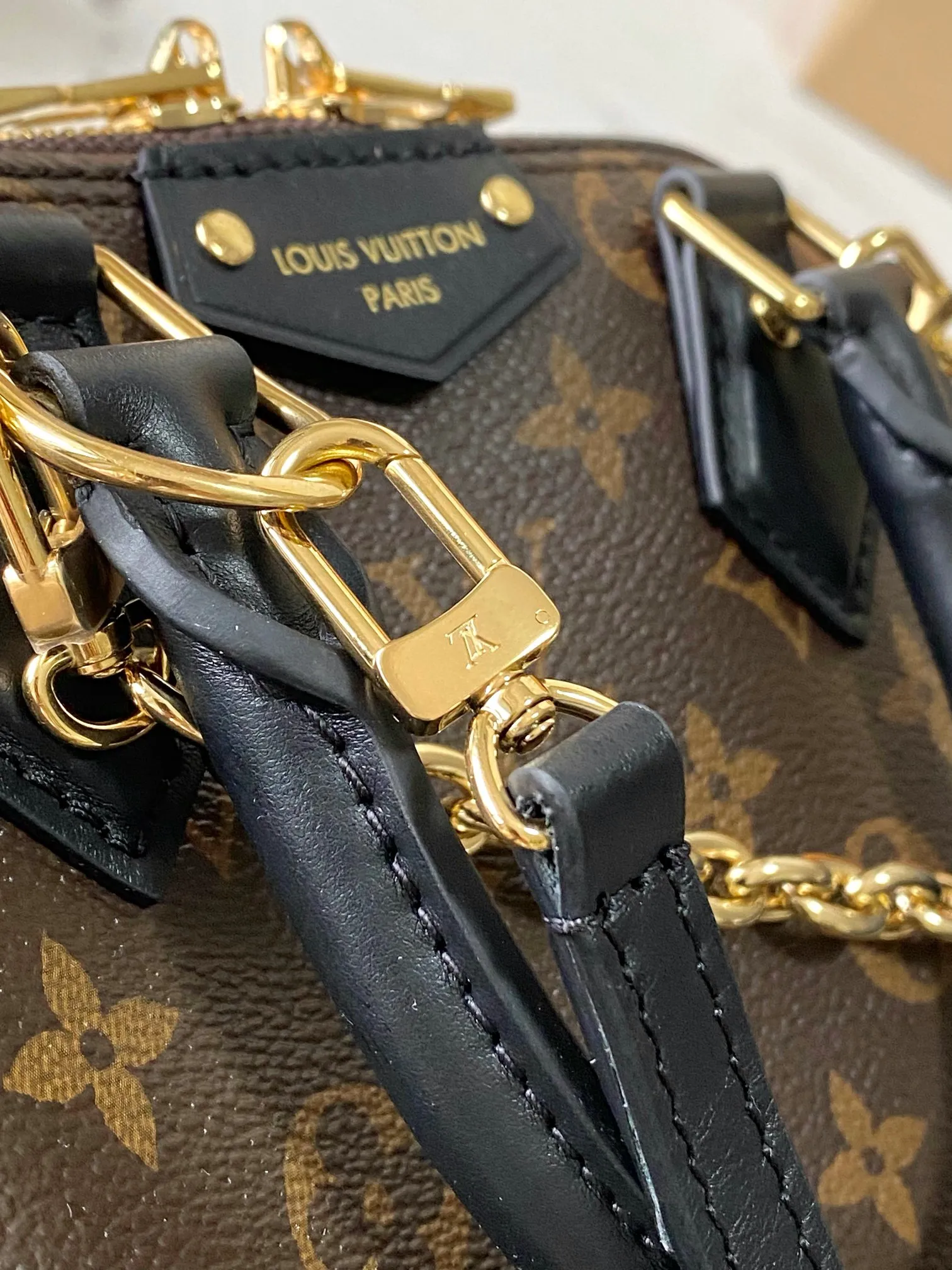 p1720 [Special grade MB163c chip version original leather] This Alma BB handbag model: M26084 Material: A-grade all-steel hardware, imported original fabric Packaging: full set of original duty-free MB packaging Dimensions: 22 x 19x 11 cm