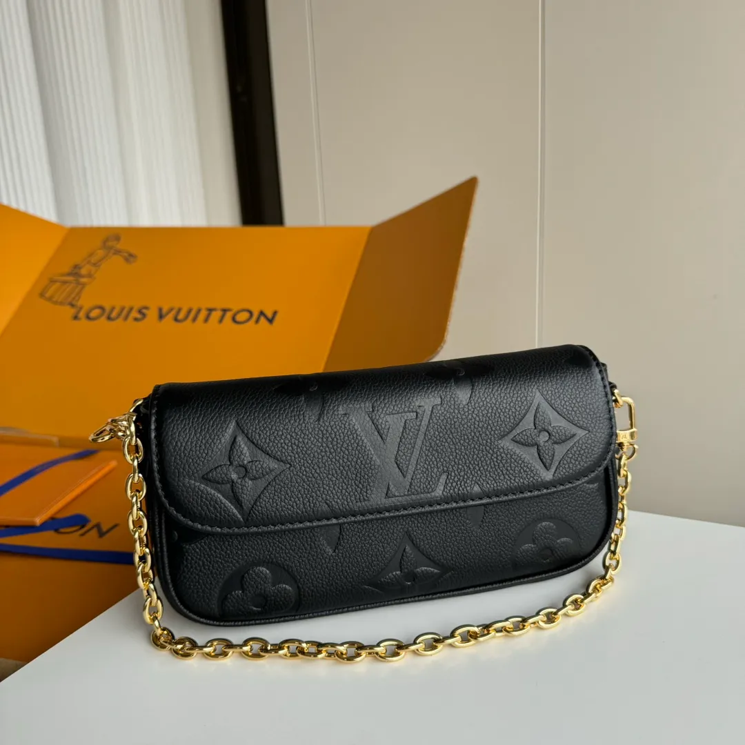 p1360 [Equipped with a full set of MB tax-free packaging] Special original order upgraded steel hardware physical photo WALLET ON CHAIN IVY handbag M82210 cream white M82154 black M82211 gray silk screen Wallet On Chain Ivy handbag is made of Monogram canvas Inspired by the Sac Recoleta handbag in the 2000s Card slots and zipper inner pockets can accommodate daily needs Chain and adjustable leather shoulder straps are detachable Available in long, short, and cross-body styles. Model: M82154 black Size: 23.5*12*4.3cm
