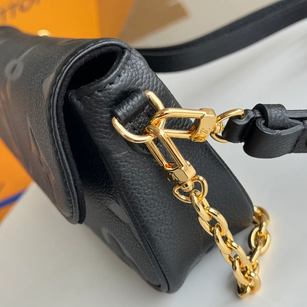 p1360 [Equipped with a full set of MB tax-free packaging] Special original order upgraded steel hardware physical photo WALLET ON CHAIN IVY handbag M82210 cream white M82154 black M82211 gray silk screen Wallet On Chain Ivy handbag is made of Monogram canvas Inspired by the Sac Recoleta handbag in the 2000s Card slots and zipper inner pockets can accommodate daily needs Chain and adjustable leather shoulder straps are detachable Available in long, short, and cross-body styles. Model: M82154 black Size: 23.5*12*4.3cm