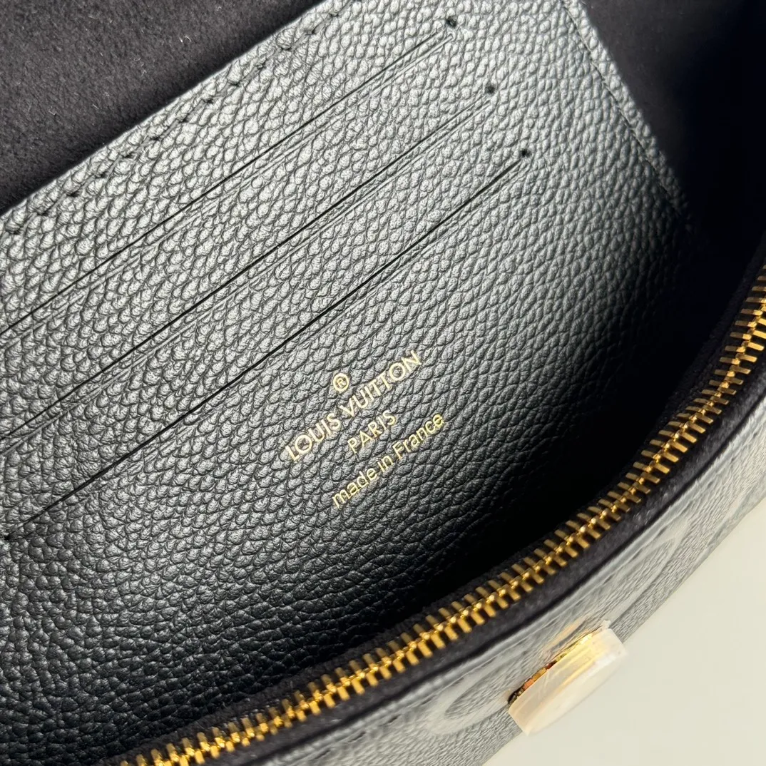 p1360 [Equipped with a full set of MB tax-free packaging] Special original order upgraded steel hardware physical photo WALLET ON CHAIN IVY handbag M82210 cream white M82154 black M82211 gray silk screen Wallet On Chain Ivy handbag is made of Monogram canvas Inspired by the Sac Recoleta handbag in the 2000s Card slots and zipper inner pockets can accommodate daily needs Chain and adjustable leather shoulder straps are detachable Available in long, short, and cross-body styles. Model: M82154 black Size: 23.5*12*4.3cm