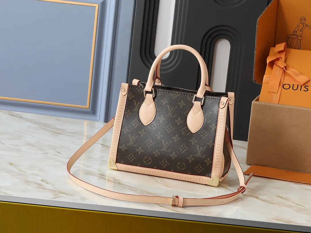 💰300💰Upgraded from the original M13079 M45495 M45659 M44571, the Louis Vuitton x Murakami reissue series interprets the OnTheGo small handbag in a smart way. The colorful Monogram canvas body, cowhide leather trim and LV x TM key bag highlight the sophisticated style. The shiny corners recall the design of traditional Louis Vuitton luggage, and the shoulder strap and top handle allow for multiple carrying methods. Dimensions: 25.0 x 19.0 x 11.5 cm (length x height x width)