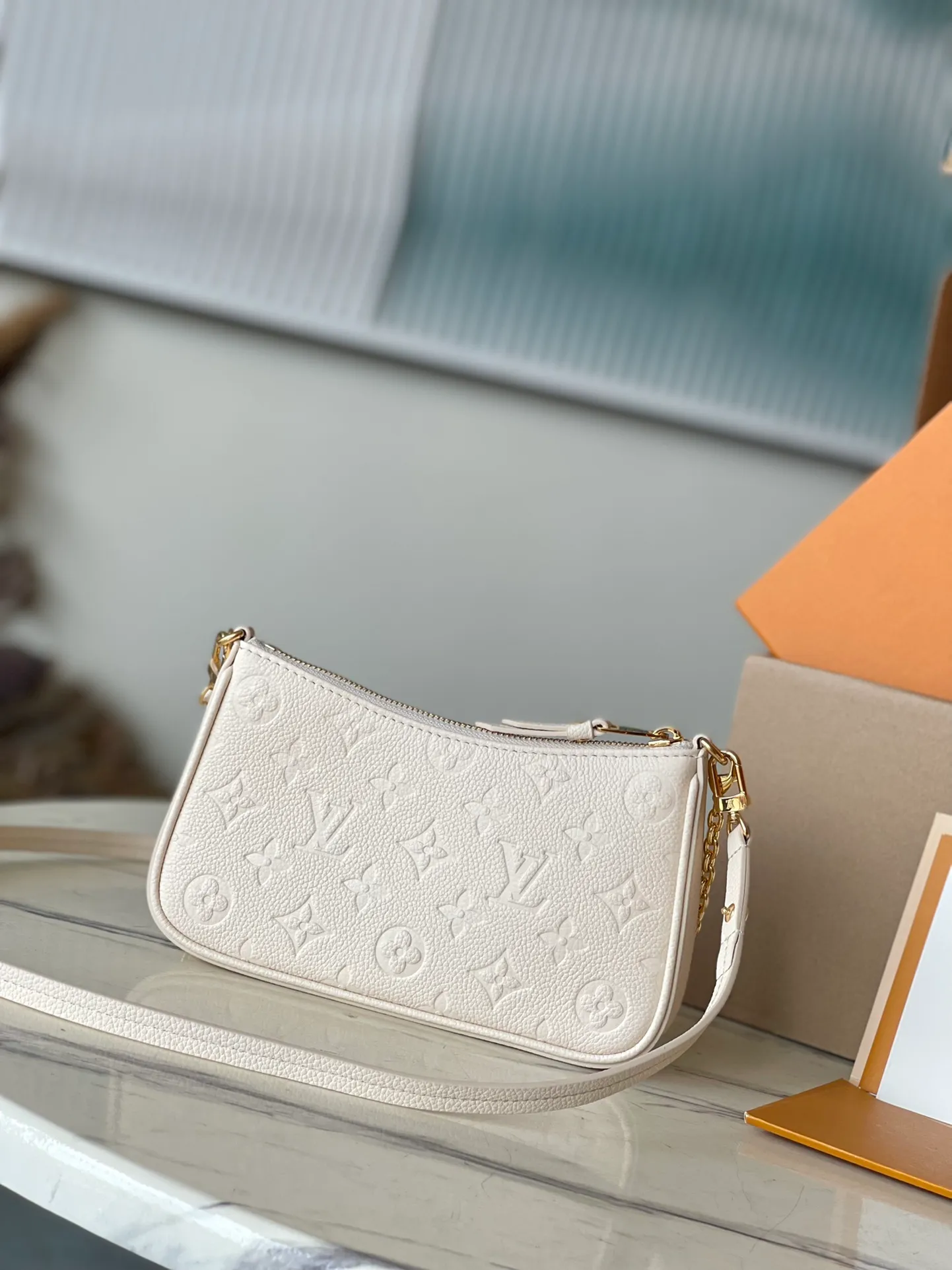 💰800 (top layer leather) top original order M81066, support counter inspection, duty-free goods photos taken are consistent with the product without unpacking. This product is an exclusive duty-free product in the market and is the highest-end product. Inspection is supported. This product has passed strict inspection and is flawless. Please wear gloves when touching the product. This product is not returnable or exchangeable. Please confirm the product first and then remove the label on the handle. This product is temporarily not open to the public, only regular customers, and is in short supply. Dimensions: 19 x 11.5 x 3 cm