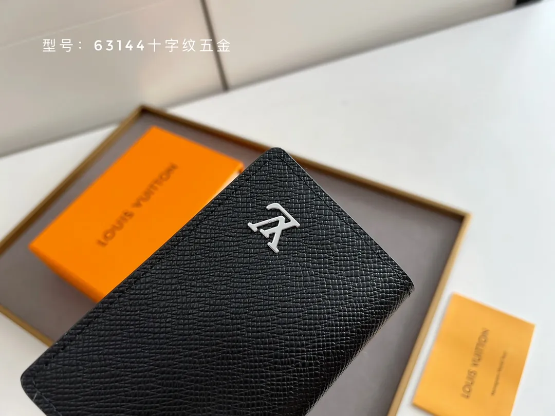 💰100 💎Top Original # Cross Pattern Hardware Small Card Holder Louis vuitton's pocket leather wallet has seven compartments, which can hold credit cards, bus cards, business cards, and even city maps. Damier canvas, leather edge - two credit card compartments - four inner compartments - one outer compartment. Model M63144 Cross Pattern Hardware Size: 7X11.