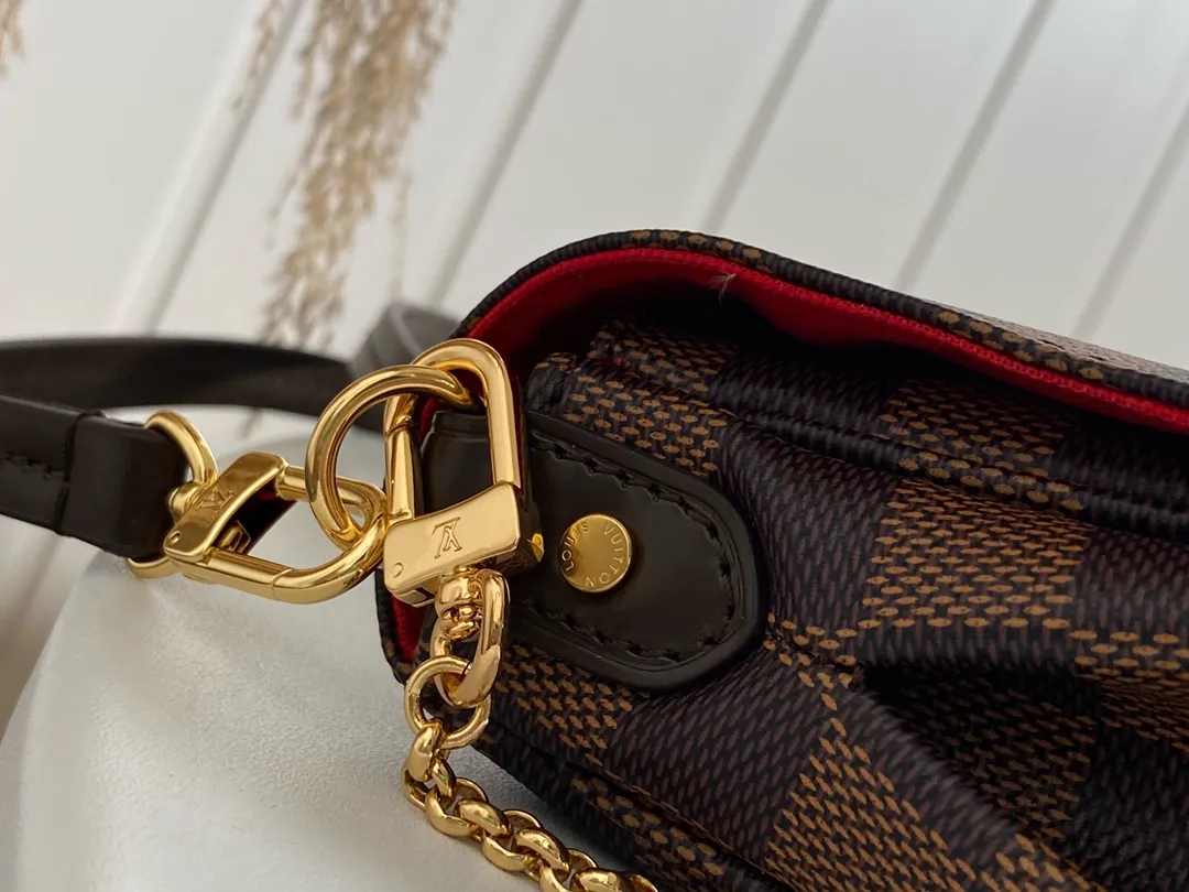 💰640 Top Original M41129 Brown ✨A small and lightweight handbag made of Monogram canvas. It is a classic style that you can carry on any occasion. The magnet adsorption buckle is more convenient to use. Customized pure bronze hardware, 100% original tree paste leather imported from Italy, size 28×17×4cm