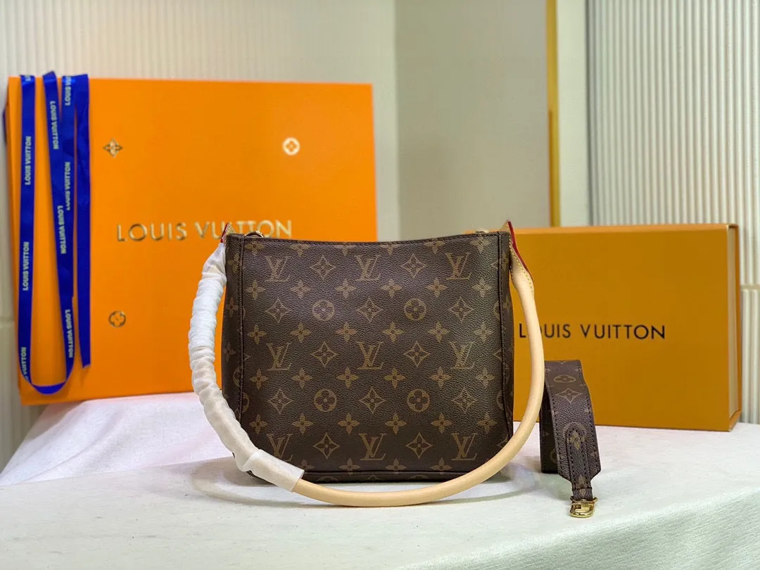 Batch 300💰supermodel bella’s same style🔥🔥LV round handle shoulder bag! Exclusive ⛱️delivery wide shoulder strap! 🔥102212# A very attractive and practical bag! ! looping series A rare round handle shoulder bag from Lvjia! Very chic ❤️❤️ The inside is made of brown cloth, so you won’t be afraid of aging no matter how long you store it! The capacity is sufficient. You can recite the style of a big name in minutes. Size: 26 excluding handle