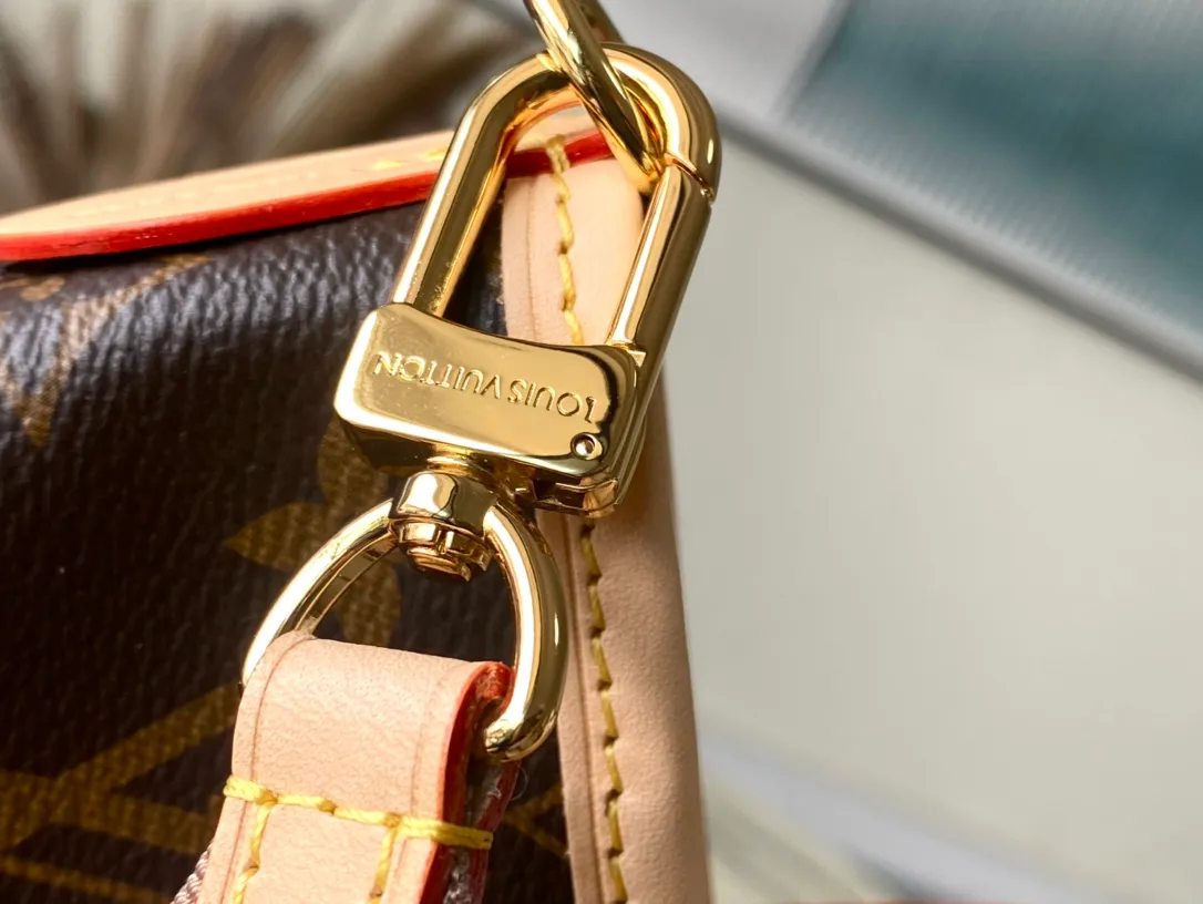 💰880 Top Original Order M46705 Presbyopia This Neverfull BB handbag combines classic design with iconic details. Made from Damier Ebene canvas, lined with colorful fabric and trimmed with cowhide leather, it's roomy without being bulky. Tighten the sides for a trendy look, and stretch them for a casual look. Features a slim, comfortable handle for shoulder or elbow carry. Detachable bag can be used as a clutch or pocket. Detailed features: 24x14x9cm (length x height x width)