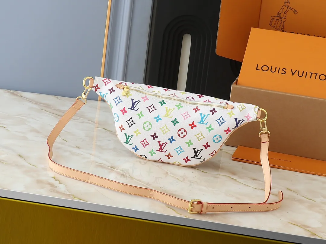 💰260💰Upgraded from the original M13660 [HIGH RISE waist bag] M46784 M43644 (Sancai-Takashi Murakami) High Rise LT waist bag is made of soft Monogram coated canvas to create a close-fitting configuration. The thin design can be placed inside the jacket. The cowhide leather has a detachable name tag and can be tied with a fabric shoulder strap for a sporty look. Dimensions: 16 x 8 x 38 cm