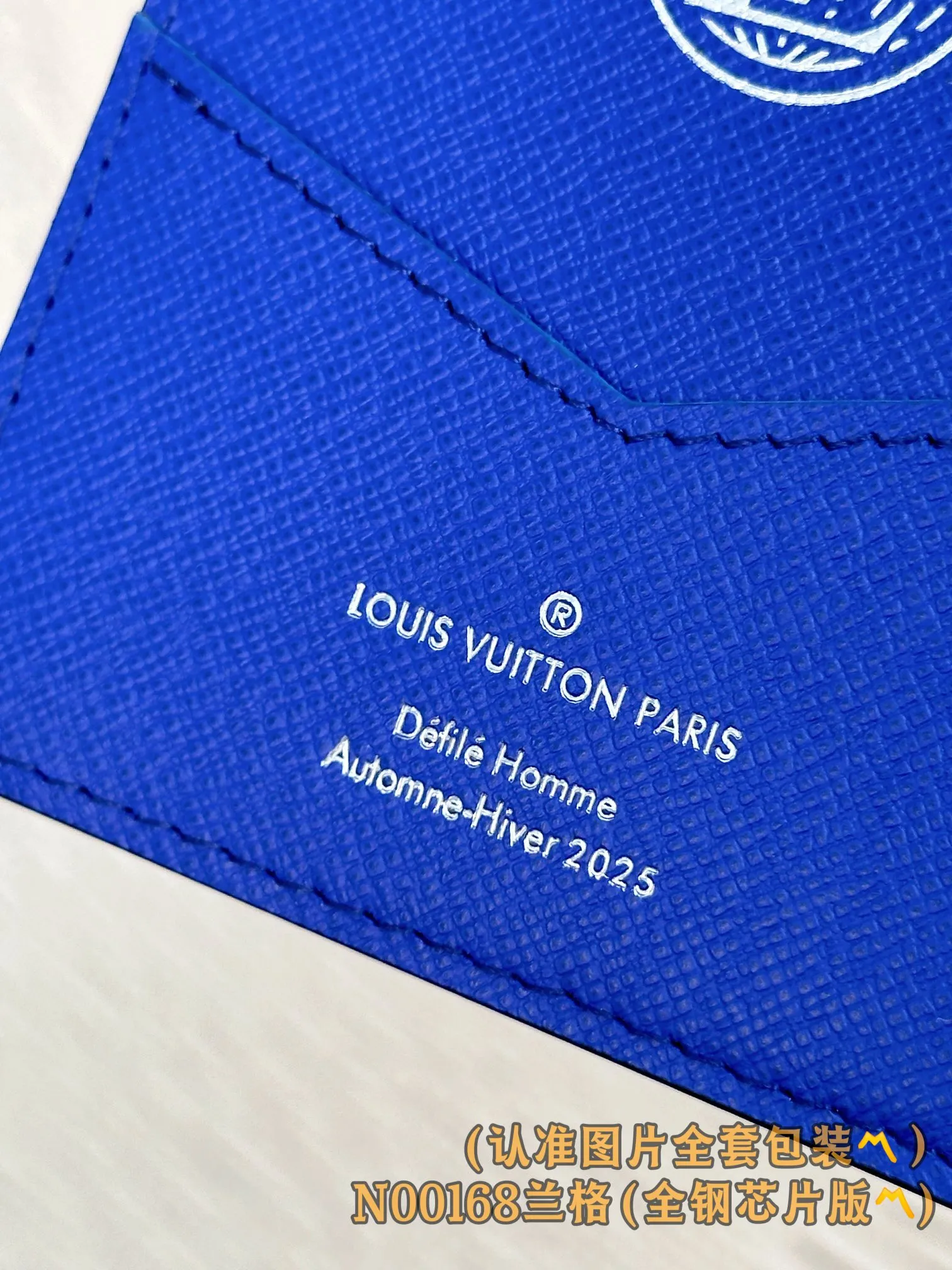 💰560 [Authentic grade] [Special grade MB all steel high elastic fabric] N00168 Lange passport holder (〽️A grade all steel〽️) personalized customized version! Transcoding chip, passport envelope! This classic passport cover is made of Damier Heritage coated canvas and lined with signature Monogram canvas. The retro "Marque Louis Vuitton Déposée" words are placed in the blue-green Damier plaid pattern. The passport envelope has four business card slots and a patch pocket, making it extremely practical in design.  10 x 14 x 2.5 cm (length x height x width).