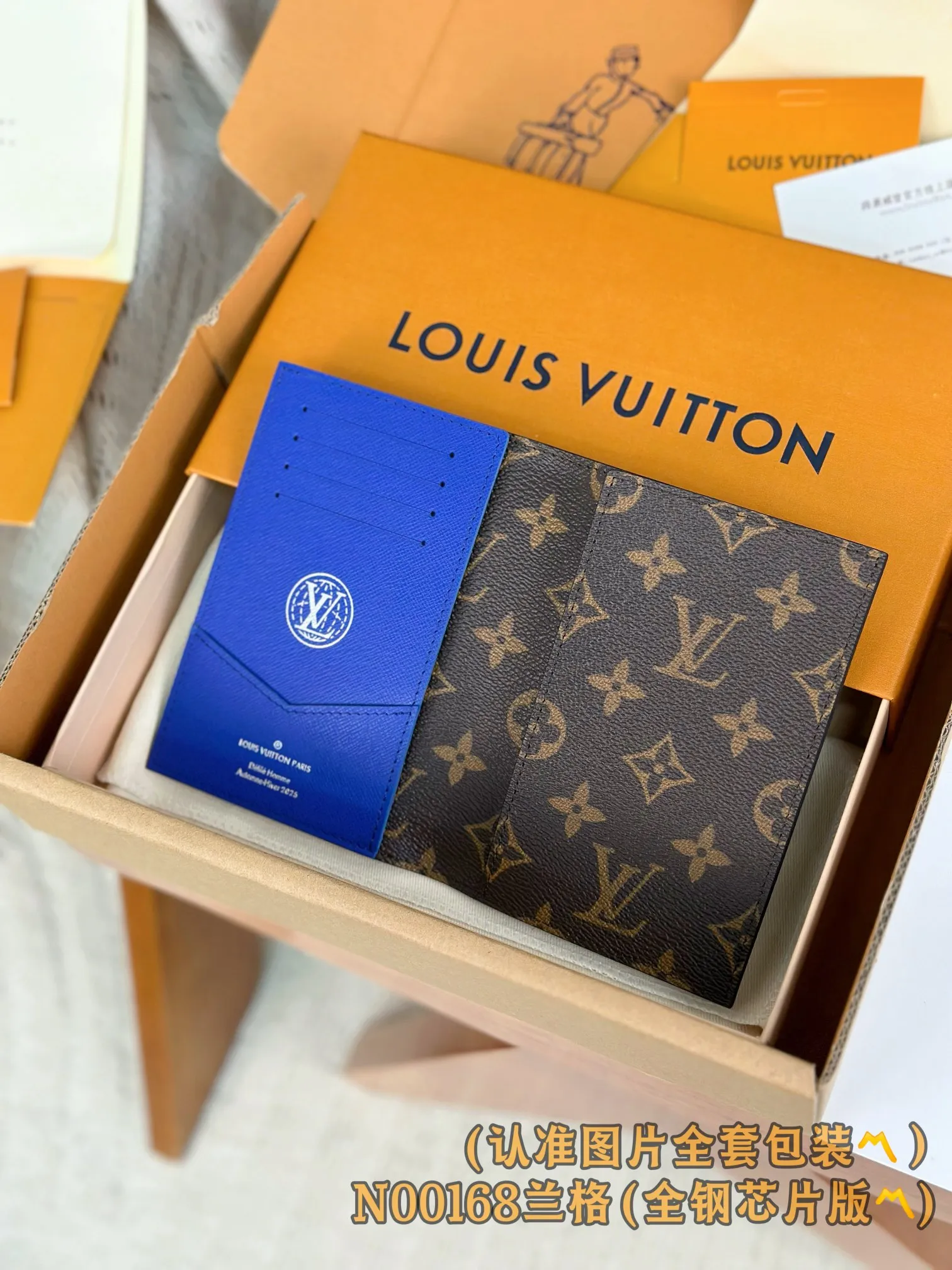 💰560 [Authentic grade] [Special grade MB all steel high elastic fabric] N00168 Lange passport holder (〽️A grade all steel〽️) personalized customized version! Transcoding chip, passport envelope! This classic passport cover is made of Damier Heritage coated canvas and lined with signature Monogram canvas. The retro "Marque Louis Vuitton Déposée" words are placed in the blue-green Damier plaid pattern. The passport envelope has four business card slots and a patch pocket, making it extremely practical in design.  10 x 14 x 2.5 cm (length x height x width).