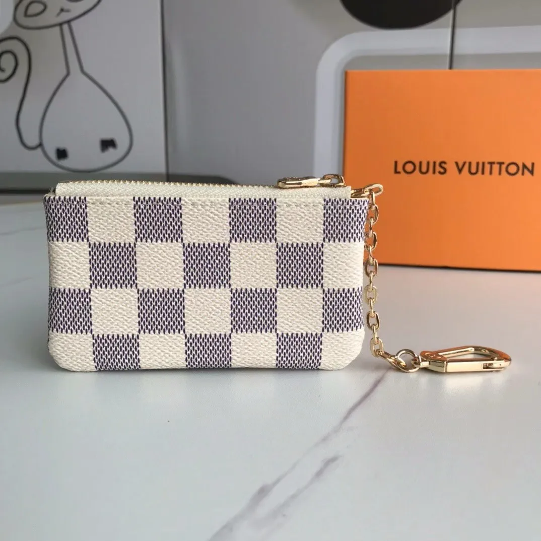 💰90💰This Damier canvas small leather bag can hold change and keys, and can be easily put into a handbag or clothing pocket. Key ring, key hook can be hung on the D-ring provided with most Louis Vuitton handbags, zipper closure, Damier canvas texture and embossed calfskin, shiny gold-tone hardware. 👏👏Model 62650, size: 12x7cm,