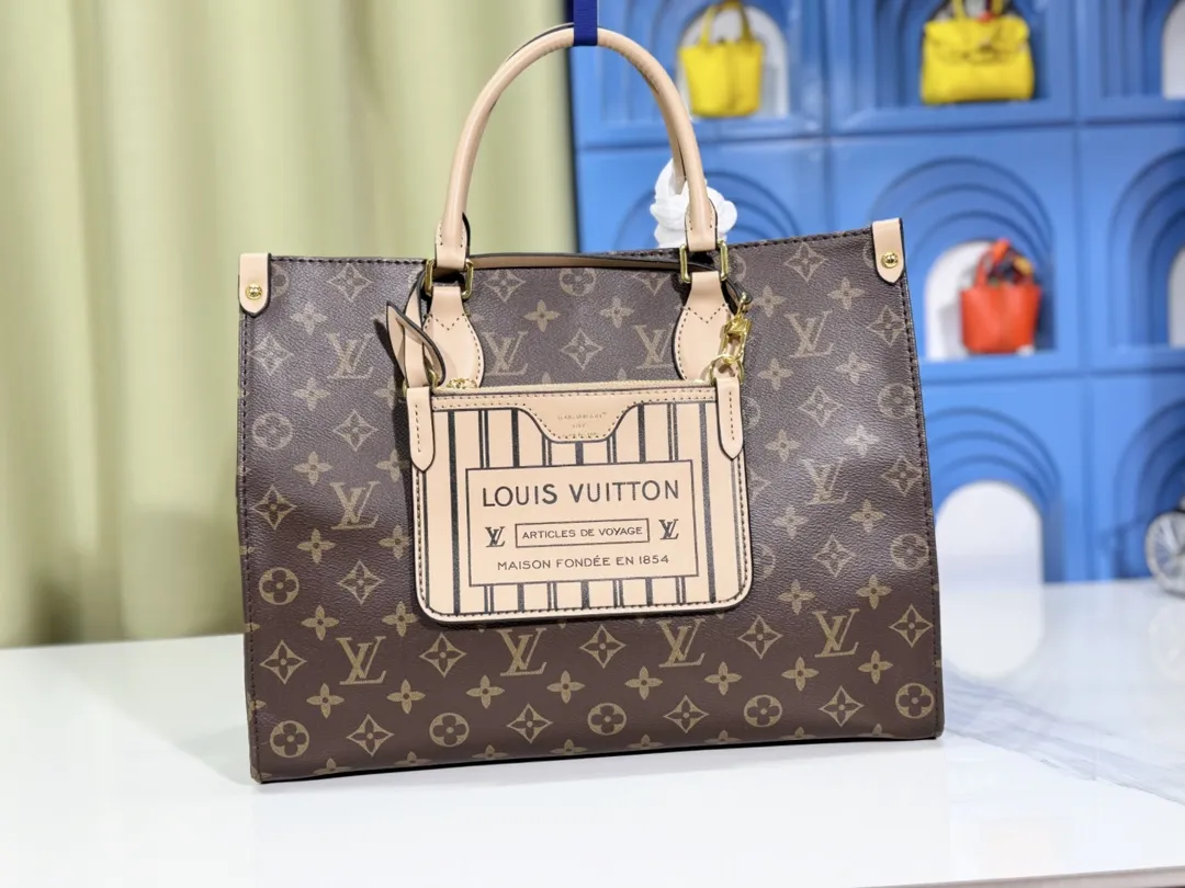 P280💰Upgraded original version 🔥New style🔥M45039 M45321 M44571 This Onthego medium handbag is decorated with classic Monogram canvas and Monogram Reverse canvas on both sides, presenting different styles at will. Toron's dual handles and shoulder strap allow for a variety of carrying options. Dimensions: 34.0 x 26.0 x 13.0 cm (length x height x width)