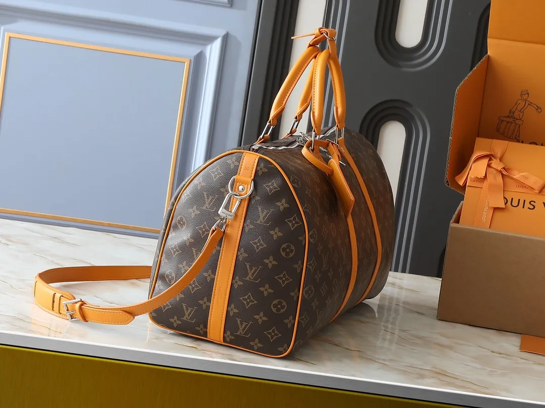 💰320💰Upgraded original M46771 yellow M46775 purple M46772 blue M46769 red M46770 orange M46774 green M46773 rose red This Keepall Bandoulière 50 travel bag is made of Monogram Macassar canvas, which simultaneously renders bright colors for the side straps, nameplate, fabric lining and top leather handle. The size of your carry-on luggage hides plenty of space. 50.0 x 29.0 x 23.0 cm (length x height x width)