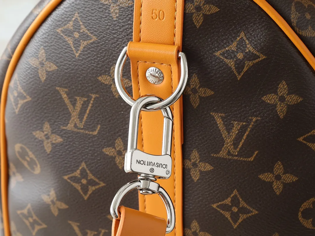 💰320💰Upgraded original M46771 yellow M46775 purple M46772 blue M46769 red M46770 orange M46774 green M46773 rose red This Keepall Bandoulière 50 travel bag is made of Monogram Macassar canvas, which simultaneously renders bright colors for the side straps, nameplate, fabric lining and top leather handle. The size of your carry-on luggage hides plenty of space. 50.0 x 29.0 x 23.0 cm (length x height x width)