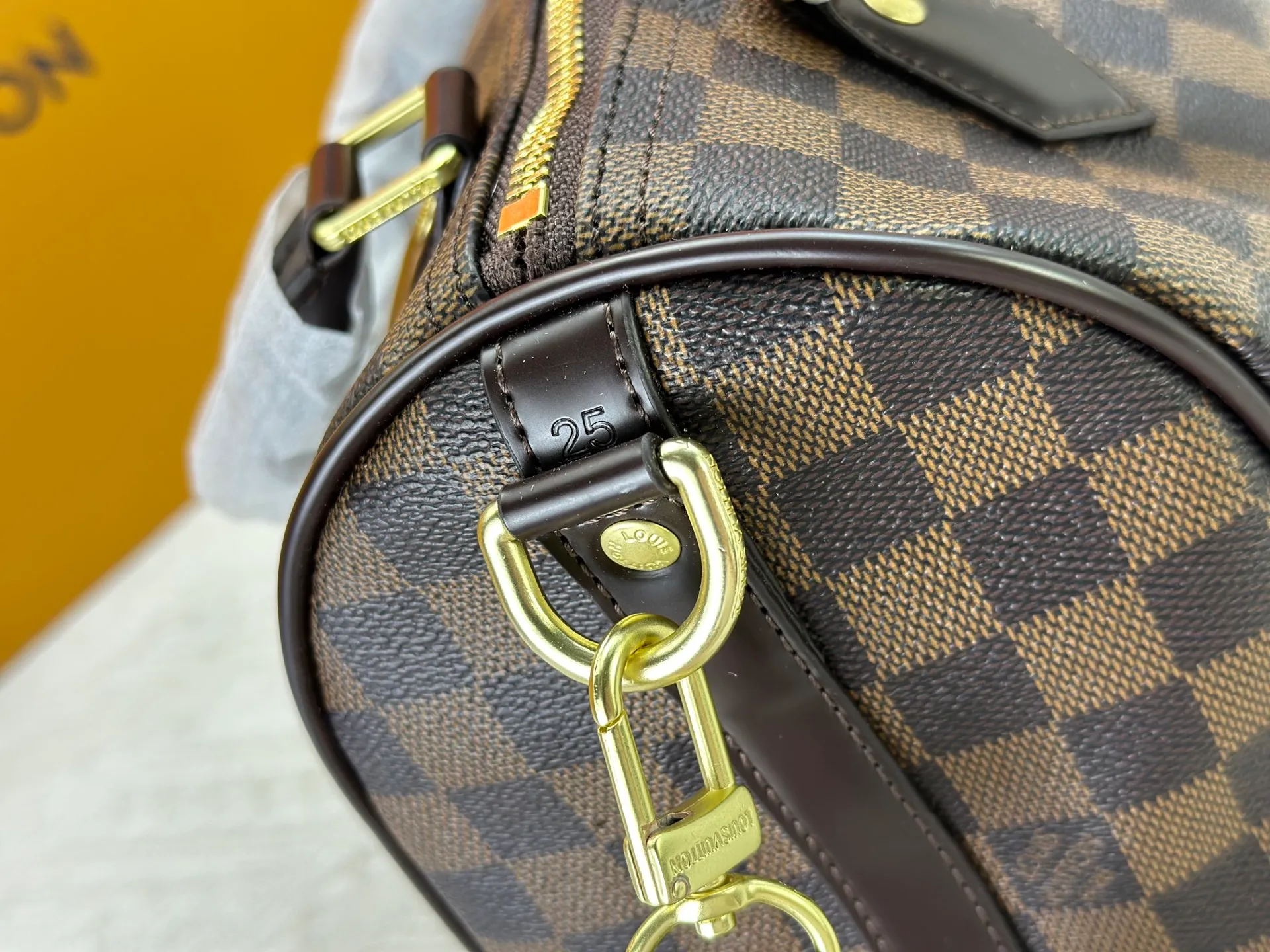 P240 P250 P260 High-definition shooting quality as shown in the picture. Good quality, full of positive reputation! Highly recommended Speedy fashion hot model, classic Monogram canvas➕imported Italian discolored yellow leather trim➕high-end original hardware➕adjustable shoulder strap lock. It feels soft, highly practical, and can be called a classic. The upper body is super elegant. Brand: LouisVuitton! Model: Small 40390/Medium 40391/Large 40392! Material: Imported original leather! Size: small size 25*19*15, medium size 30*21*17, large size 35*23*18,