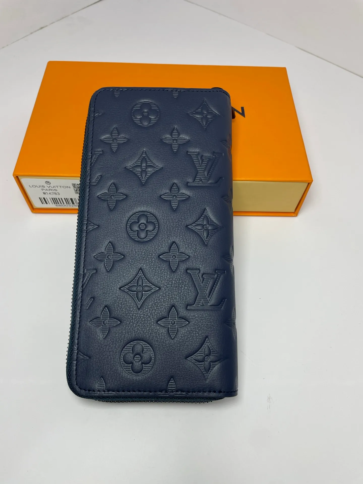 Factory price 480 [Top original order] M14783 Blue 👏👏 Zippy zipper vertical wallet that pays attention to elegance and security. It is made of soft Monogram Shadow calfskin and decorated with the iconic Louis Vuitton Monogram embossing. The highly textured pure black color scheme complements the simple shape, and the wrap-around zipper design brings together many practical elements. Dimensions: 10.0 x 20.0 x 2.0 cm