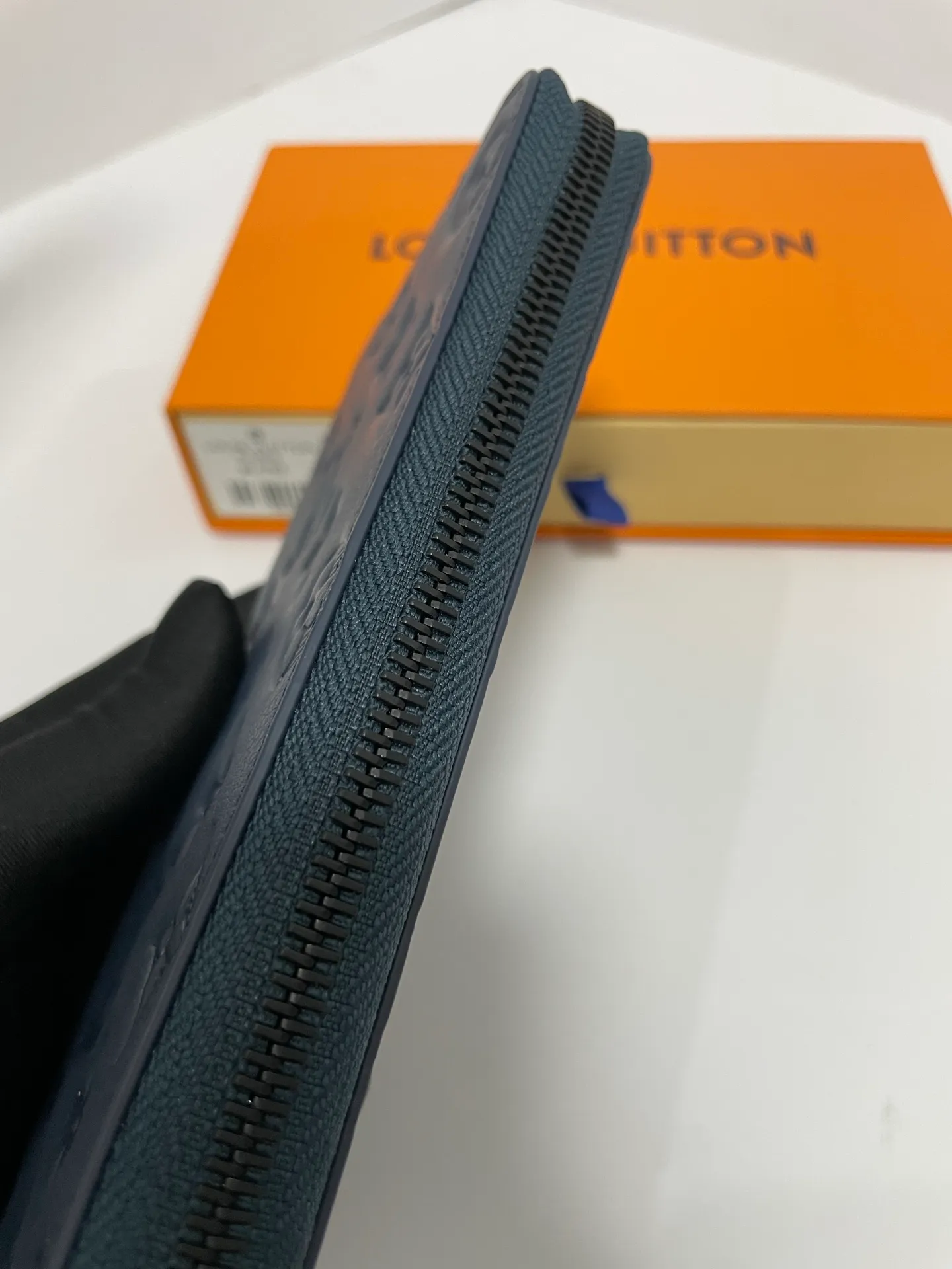 Factory price 480 [Top original order] M14783 Blue 👏👏 Zippy zipper vertical wallet that pays attention to elegance and security. It is made of soft Monogram Shadow calfskin and decorated with the iconic Louis Vuitton Monogram embossing. The highly textured pure black color scheme complements the simple shape, and the wrap-around zipper design brings together many practical elements. Dimensions: 10.0 x 20.0 x 2.0 cm
