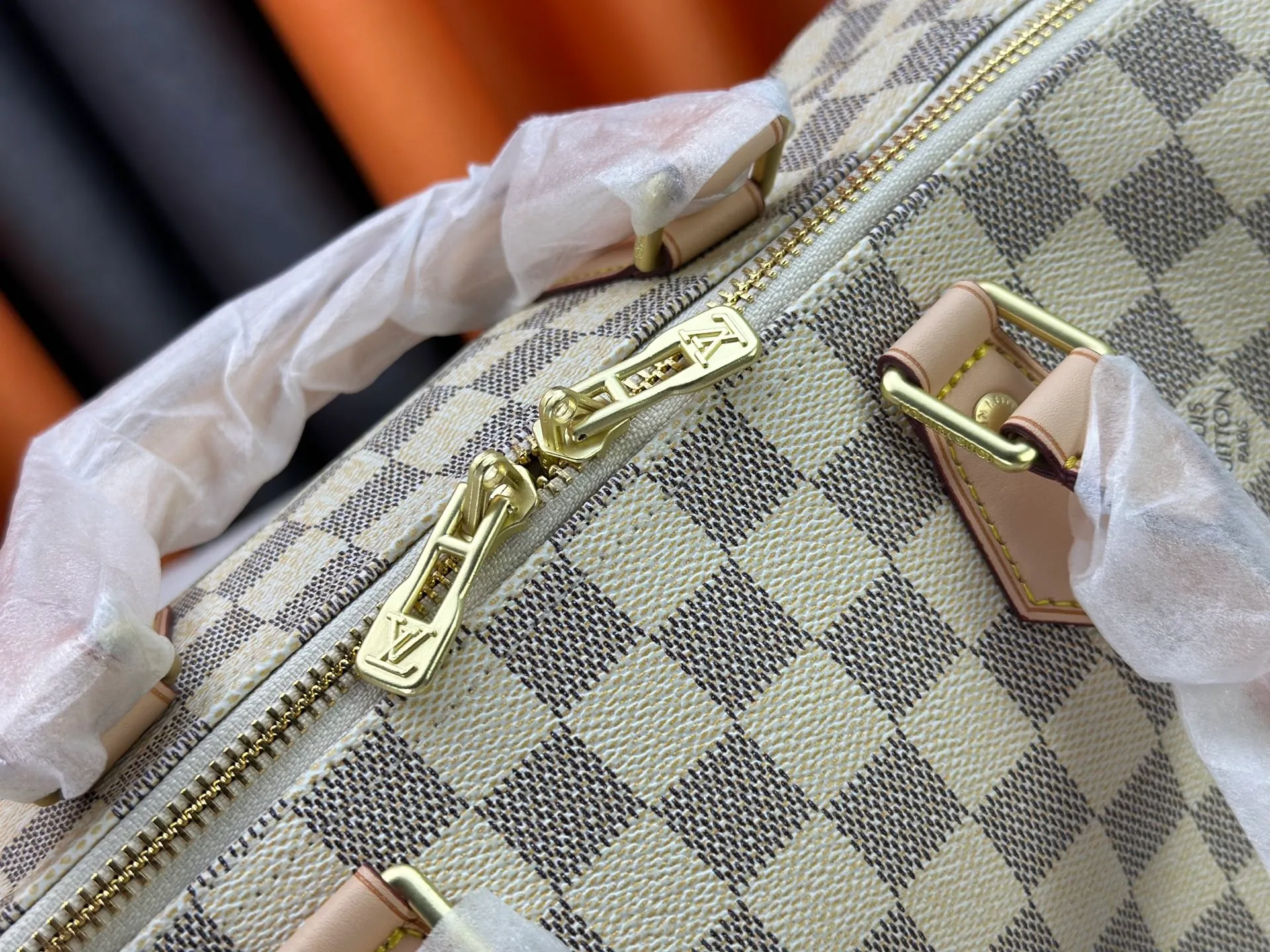 P240 P250 P260 High-definition shooting quality as shown in the picture. Good quality, full of positive reputation! Highly recommended Speedy fashion hot model, classic Monogram canvas➕imported Italian discolored yellow leather trim➕high-end original hardware➕adjustable shoulder strap lock. It feels soft, highly practical, and can be called a classic. The upper body is super elegant. Brand: LouisVuitton! Model: Small 40390/Medium 40391/Large 40392! Material: Imported original leather! Size: small size 25*19*15, medium size 30*21*17, large size 35*23*18,